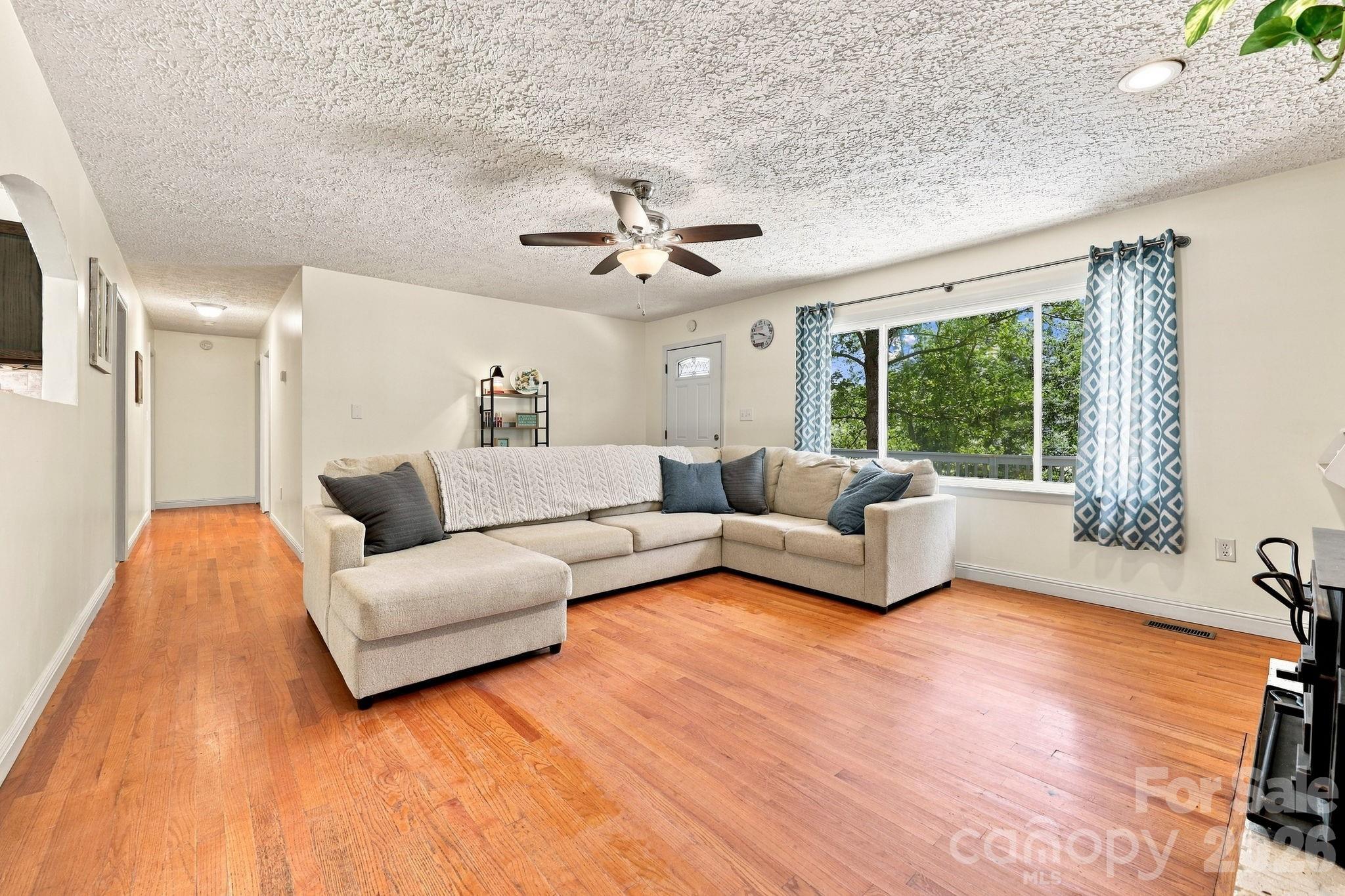 339 Indian Hills Loop 16 Property Photo 3