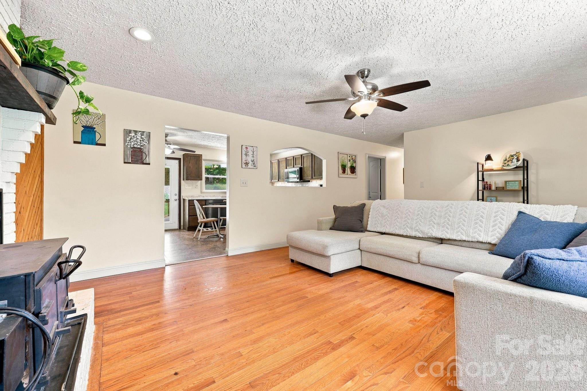 339 Indian Hills Loop 16 Property Photo 4
