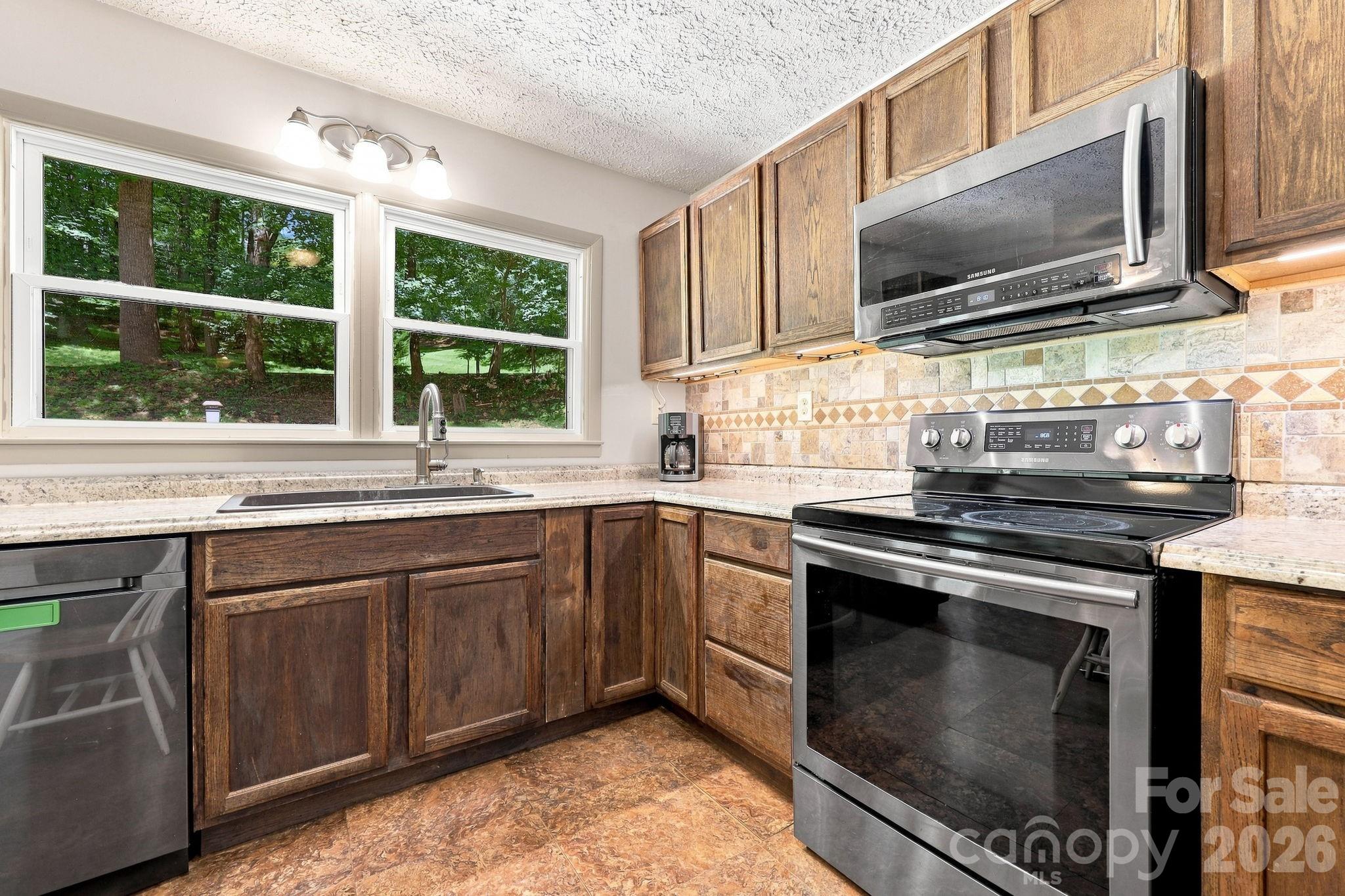 339 Indian Hills Loop 16 Property Photo 6