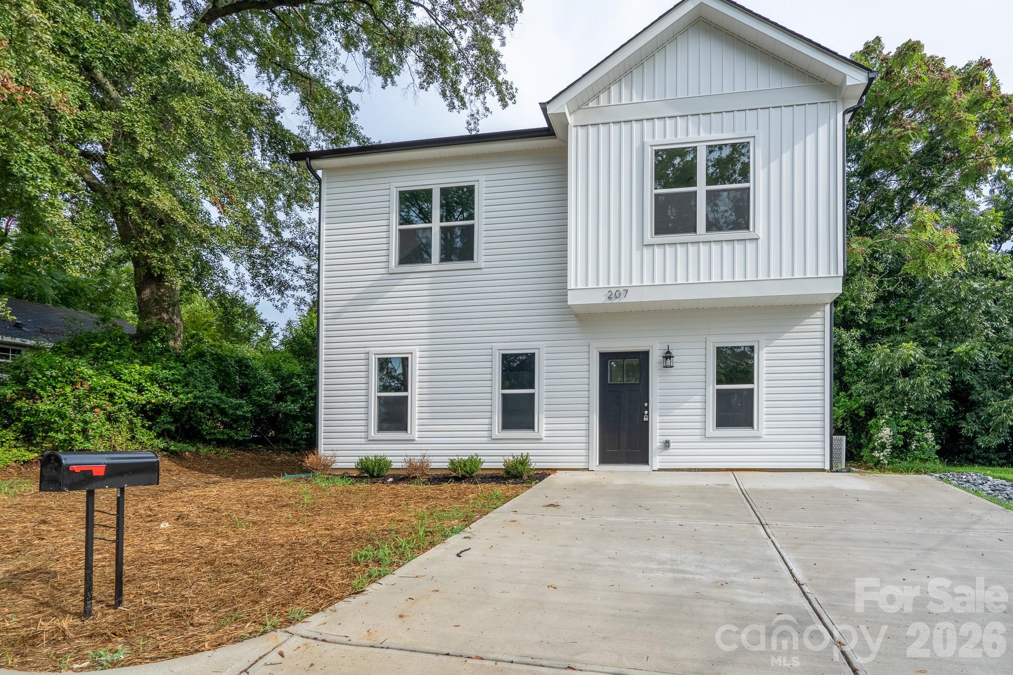 207 E Elm Street Property Photo 1