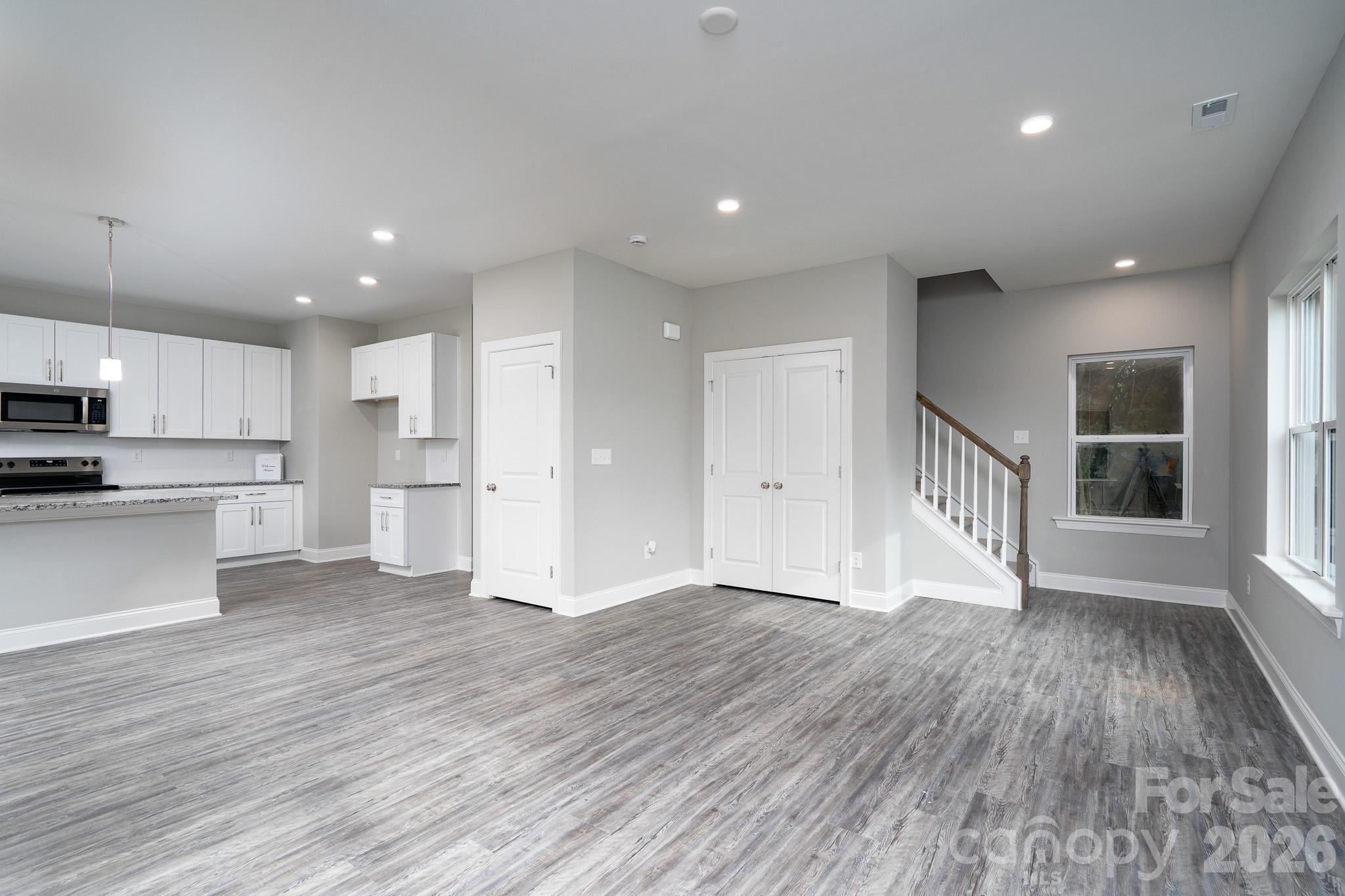 207 E Elm Street Property Photo 2