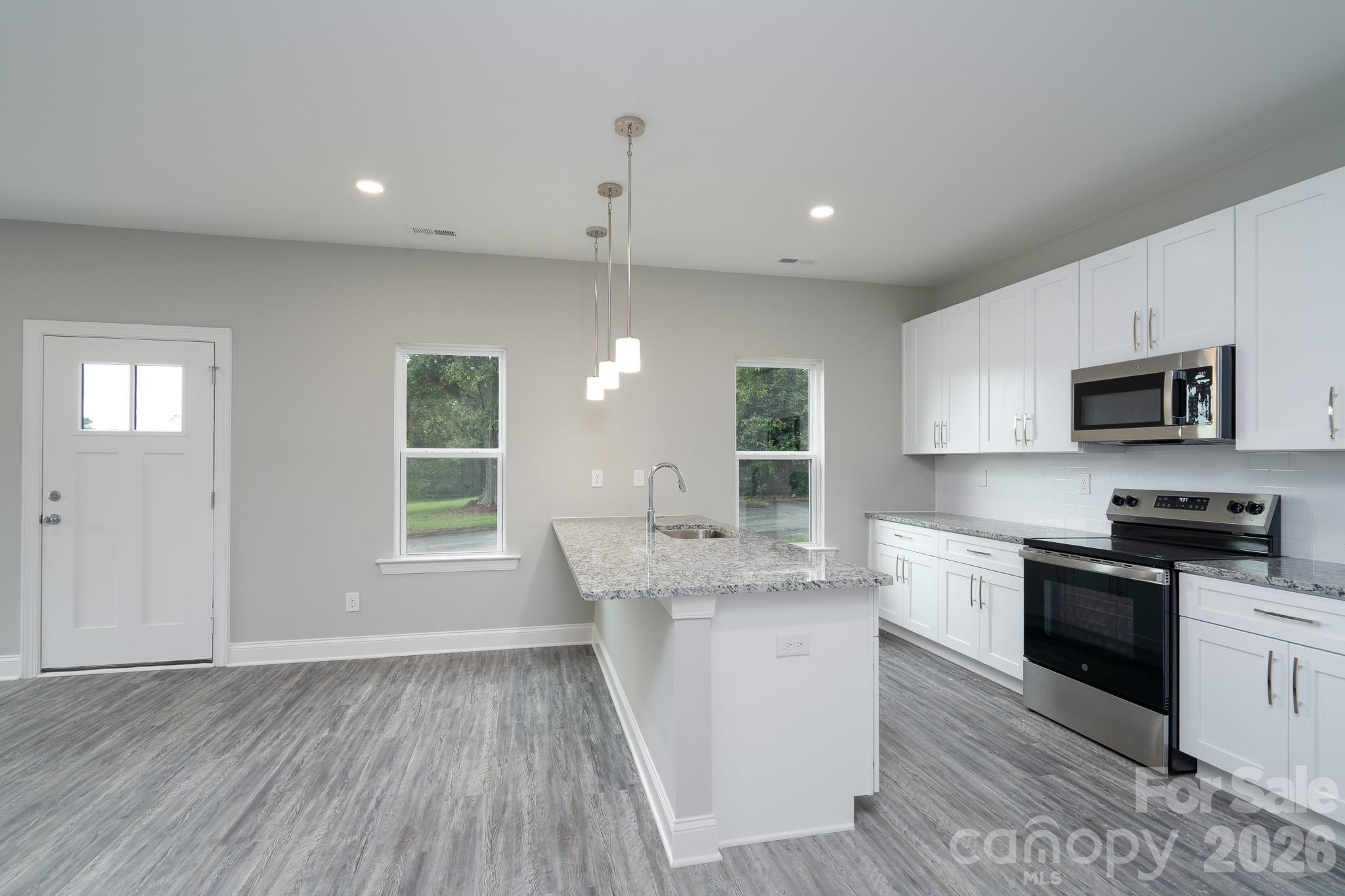207 E Elm Street Property Photo 3