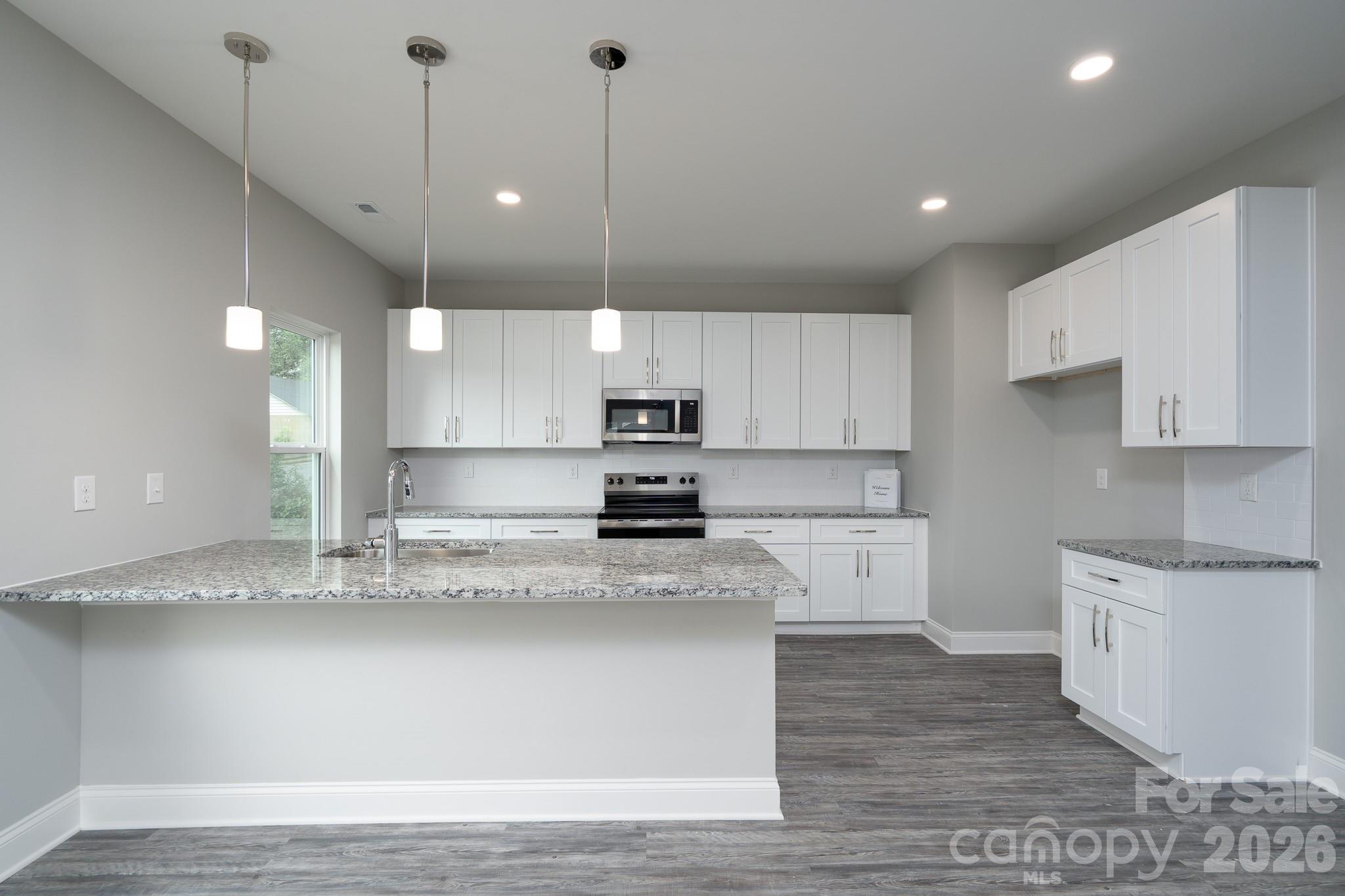 207 E Elm Street Property Photo 4