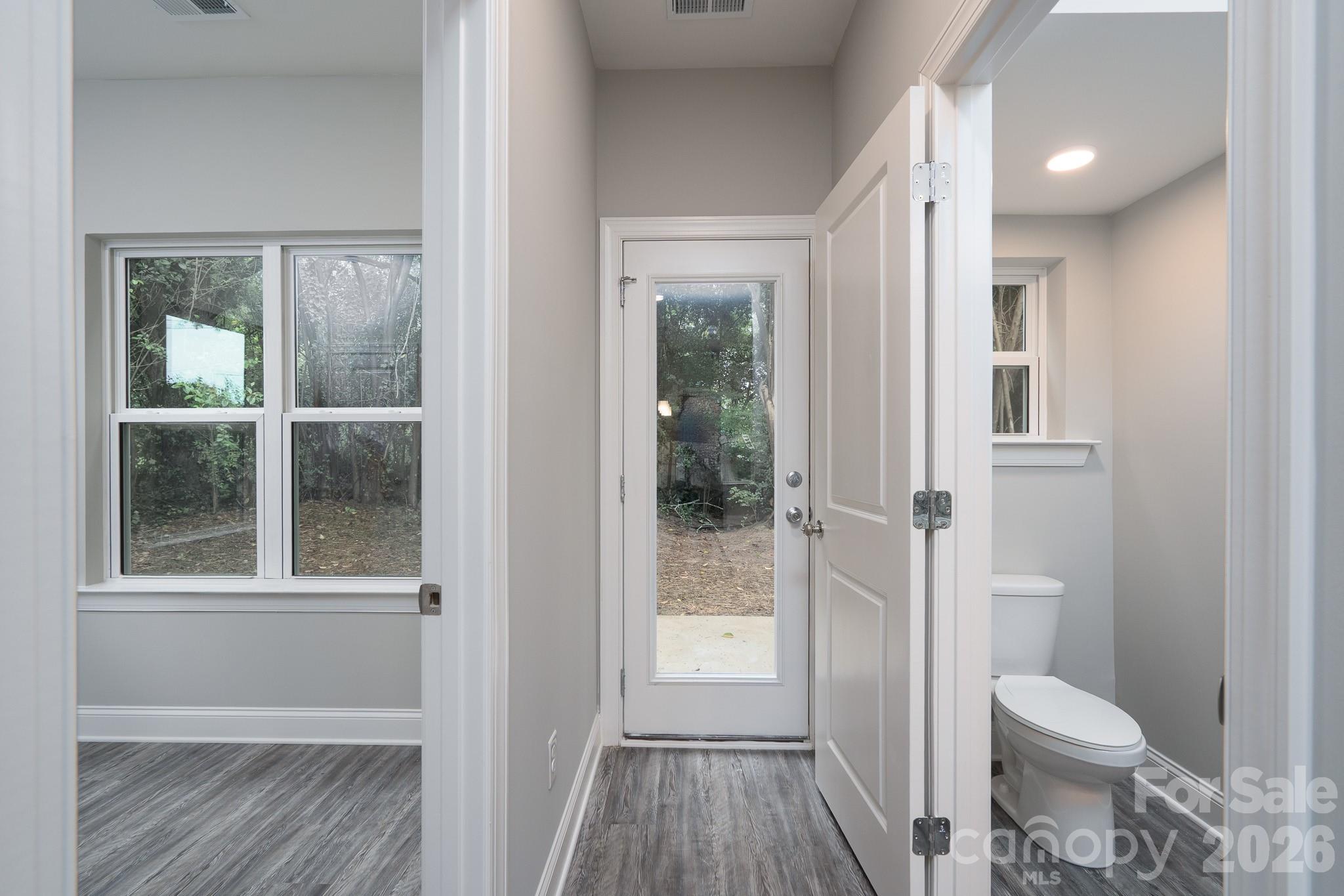207 E Elm Street Property Photo 5