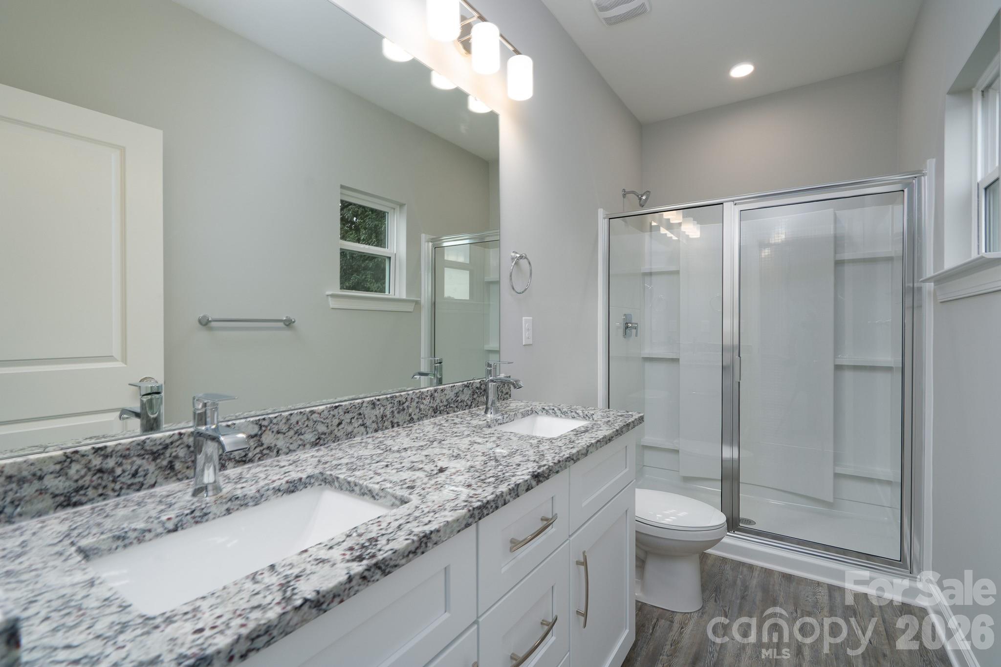 207 E Elm Street Property Photo 8
