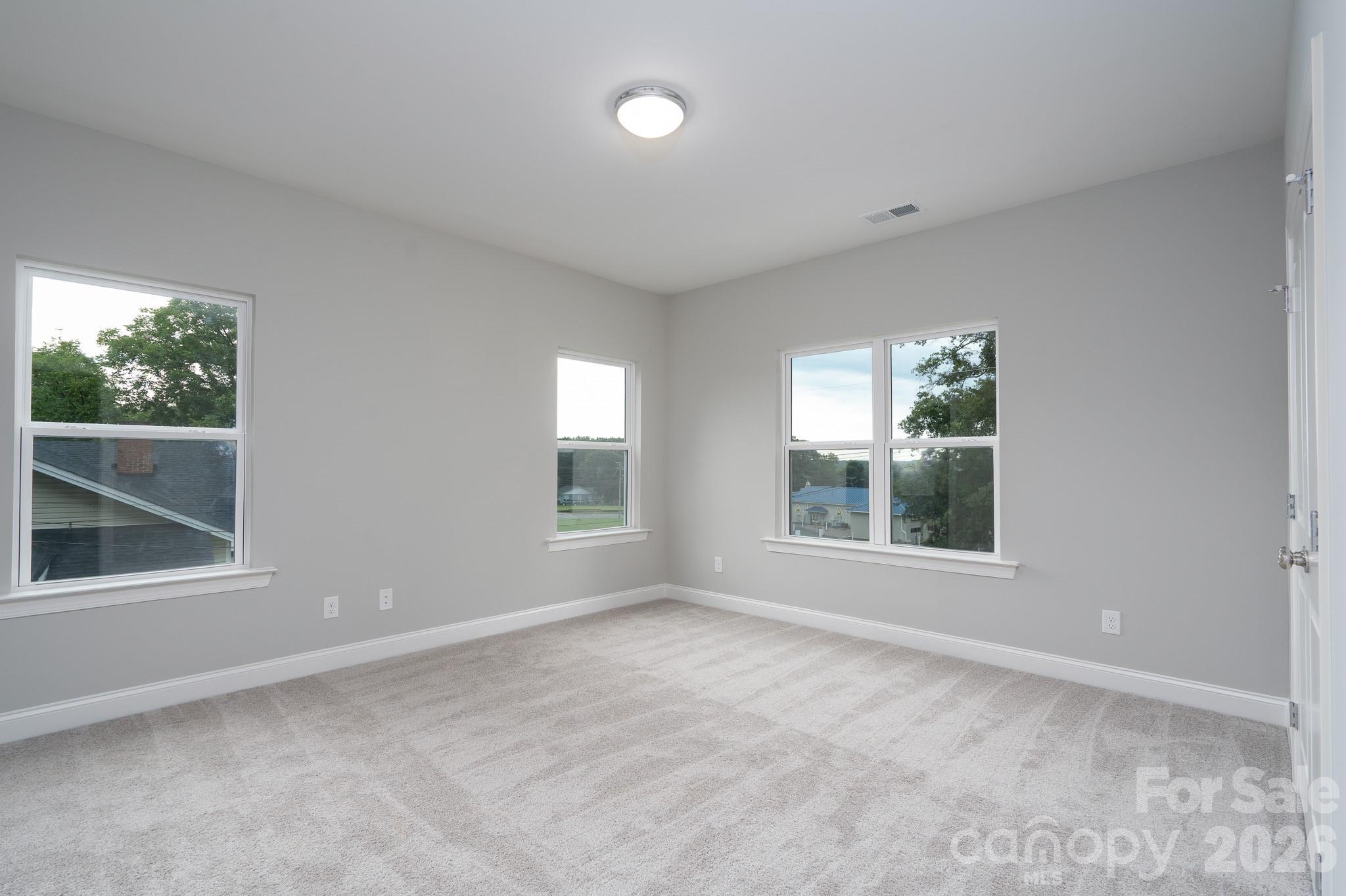 207 E Elm Street Property Photo 9
