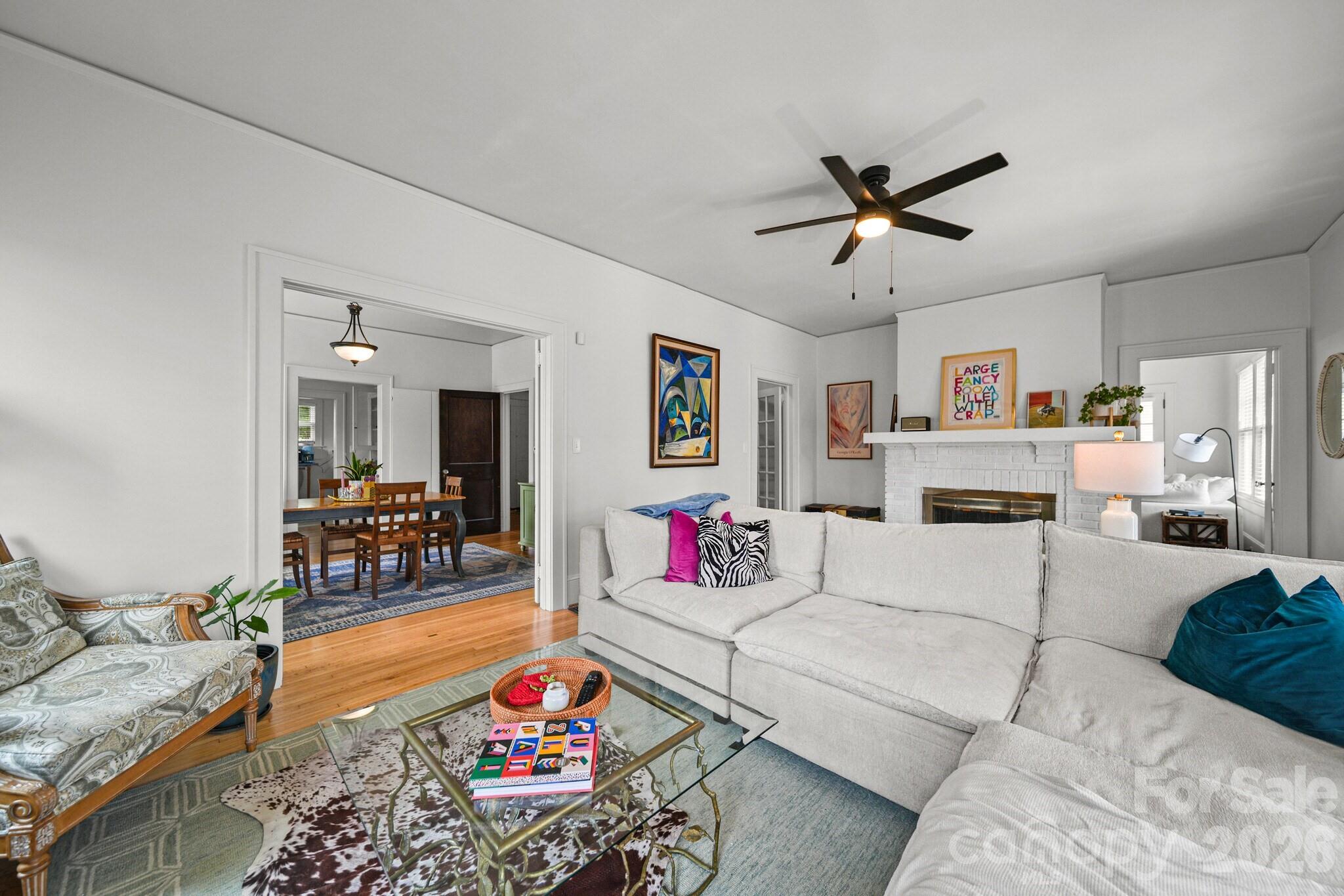 610 Hawthorne Lane Property Photo 4