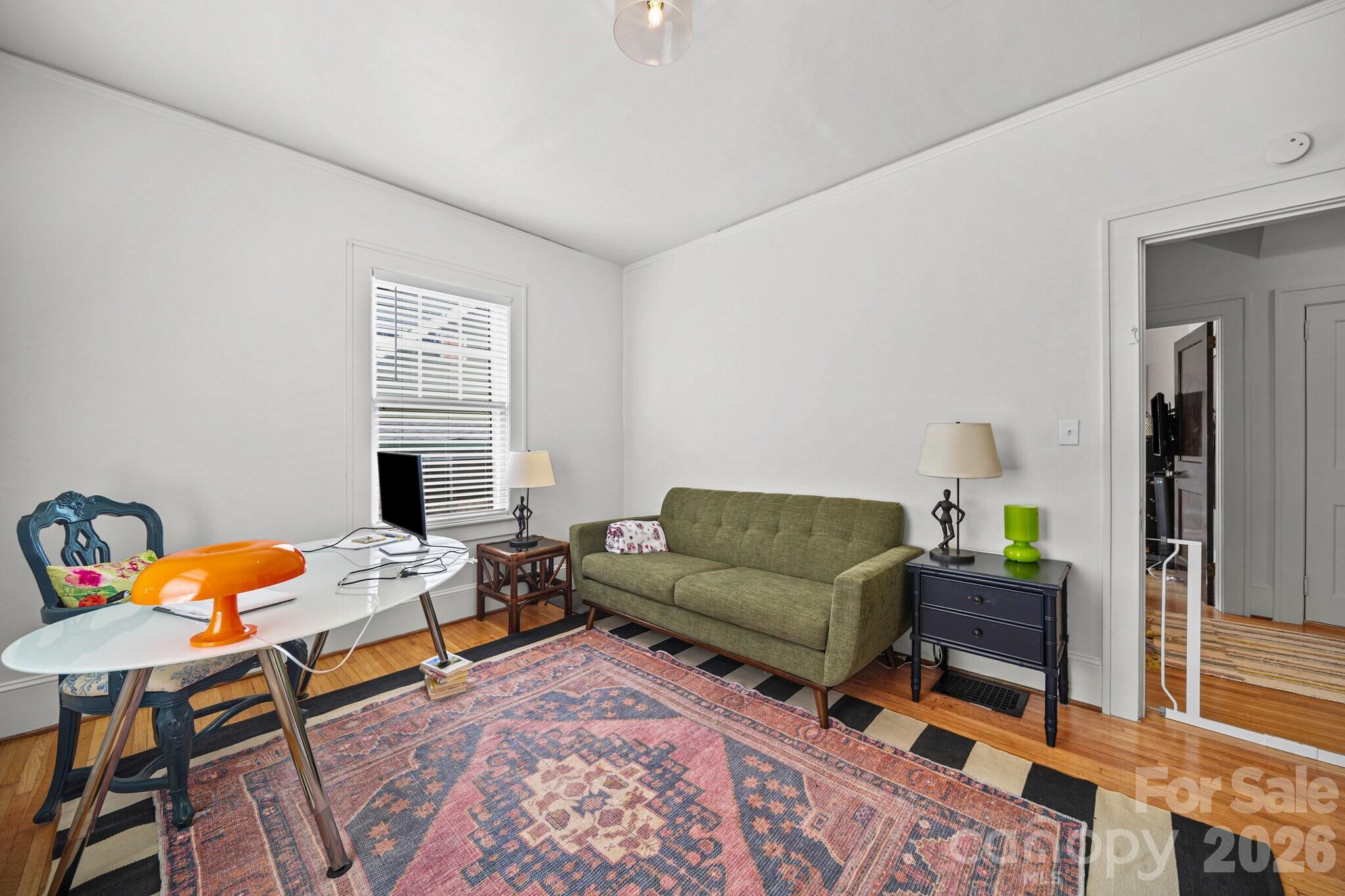 610 Hawthorne Lane Property Photo 7