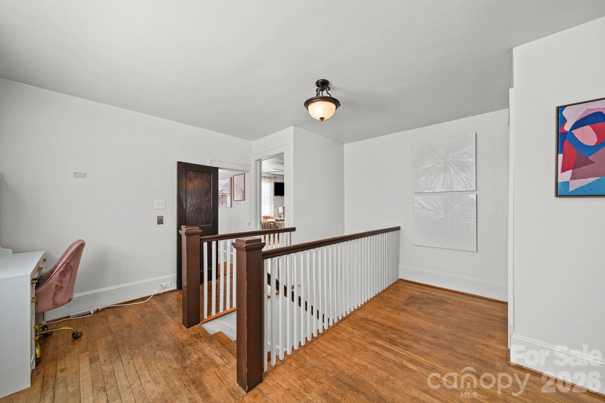 610 Hawthorne Lane Property Photo 9