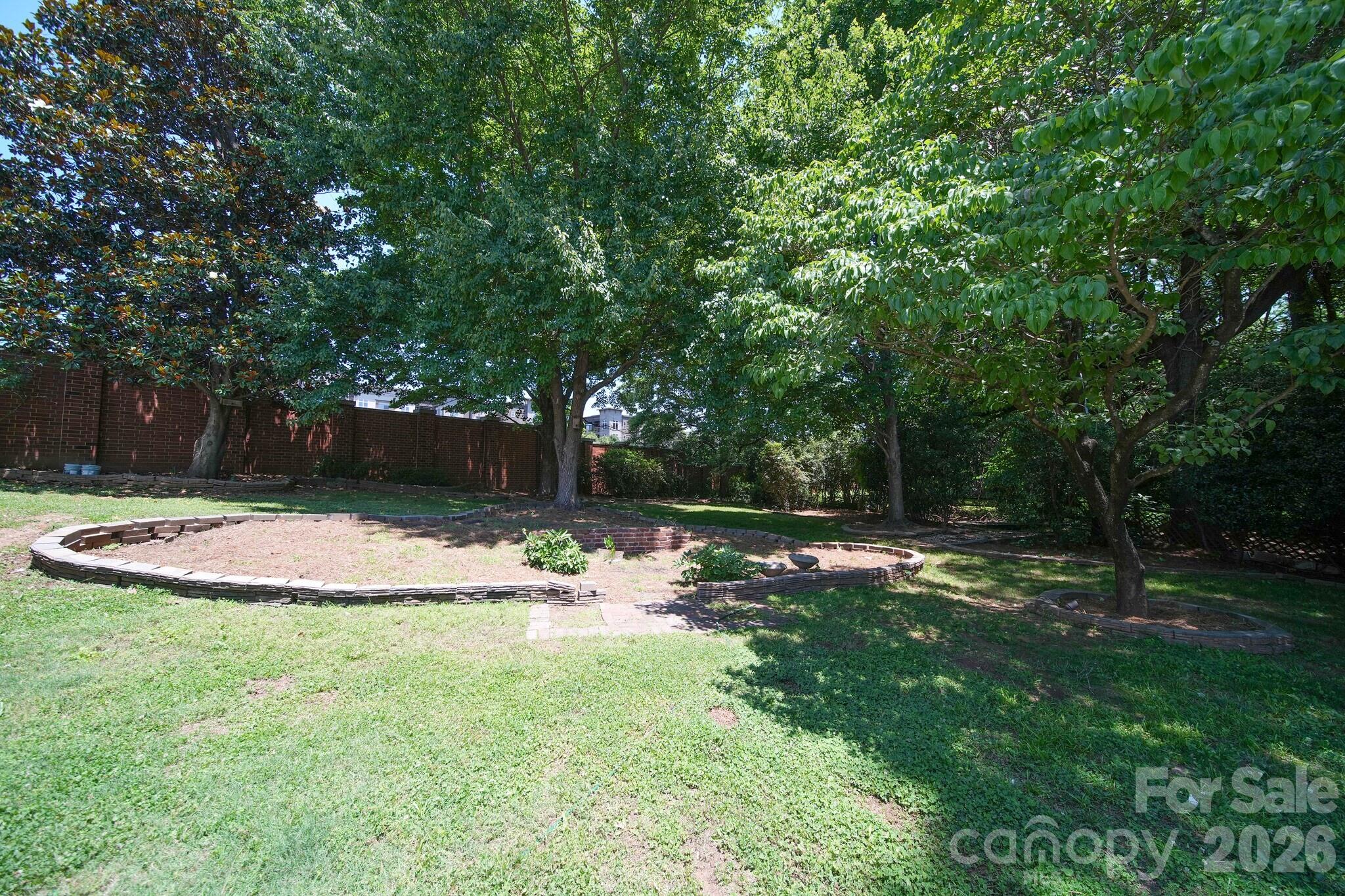 610 Hawthorne Lane Property Photo 16