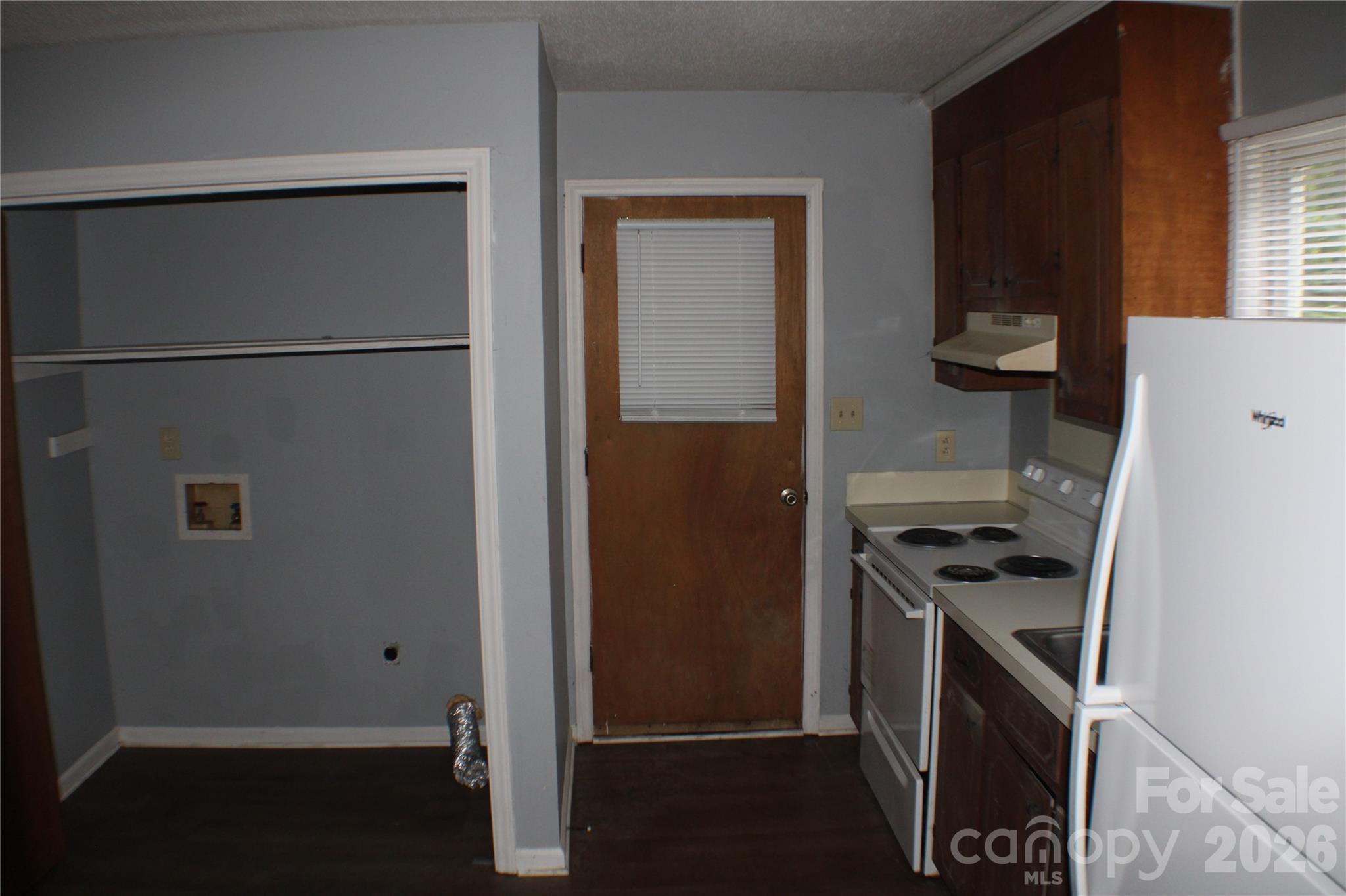 6804 Glover Lane Property Photo 4