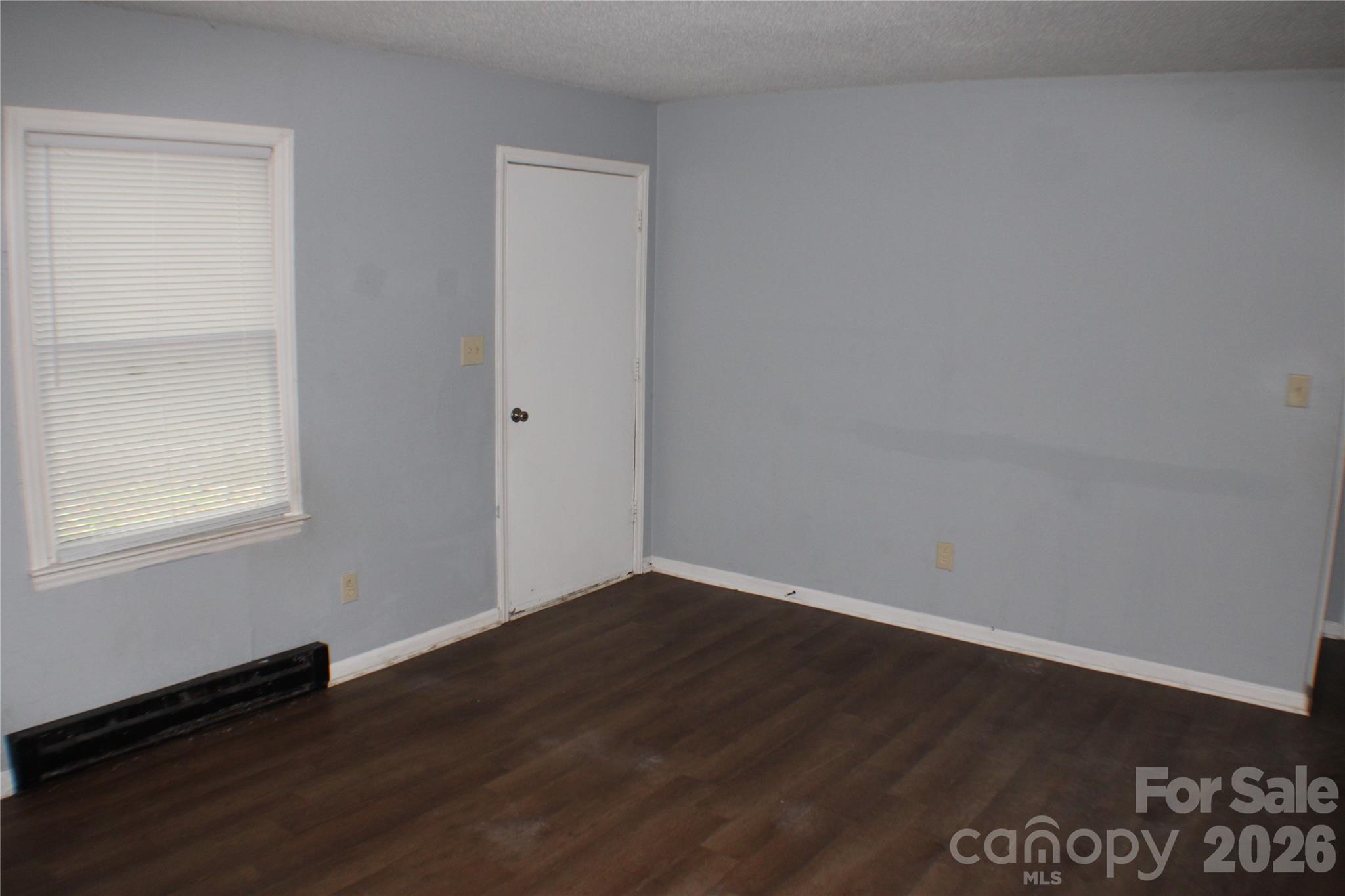 6804 Glover Lane Property Photo 5