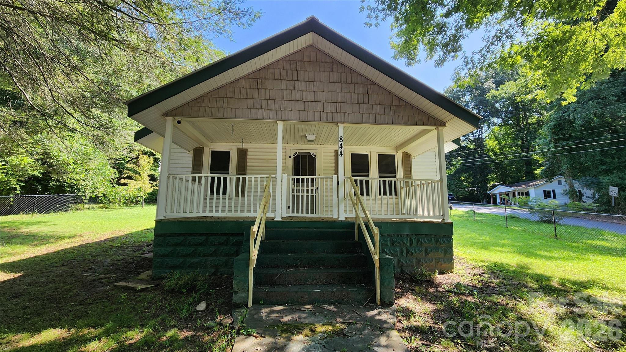 844 Connahetta Street Property Photo 4