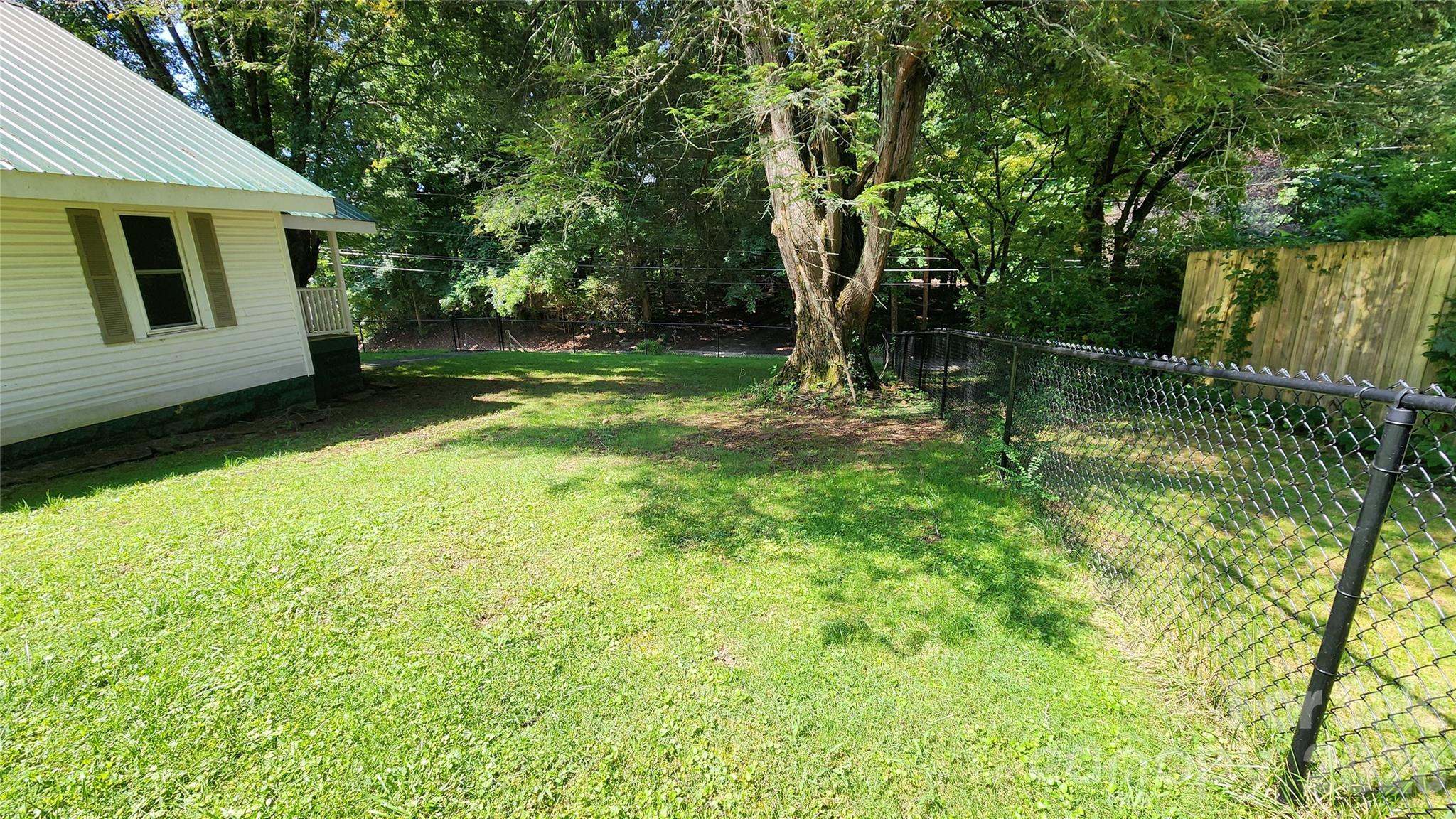 844 Connahetta Street Property Photo 6
