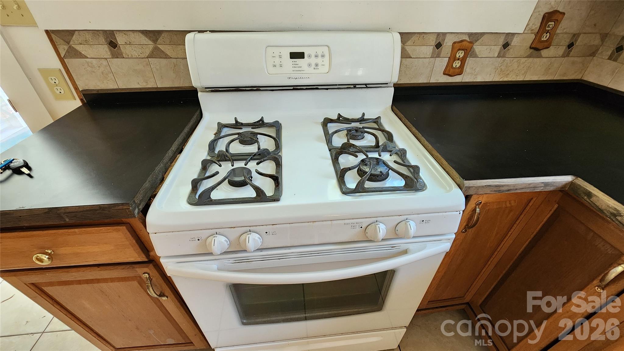 844 Connahetta Street Property Photo 10