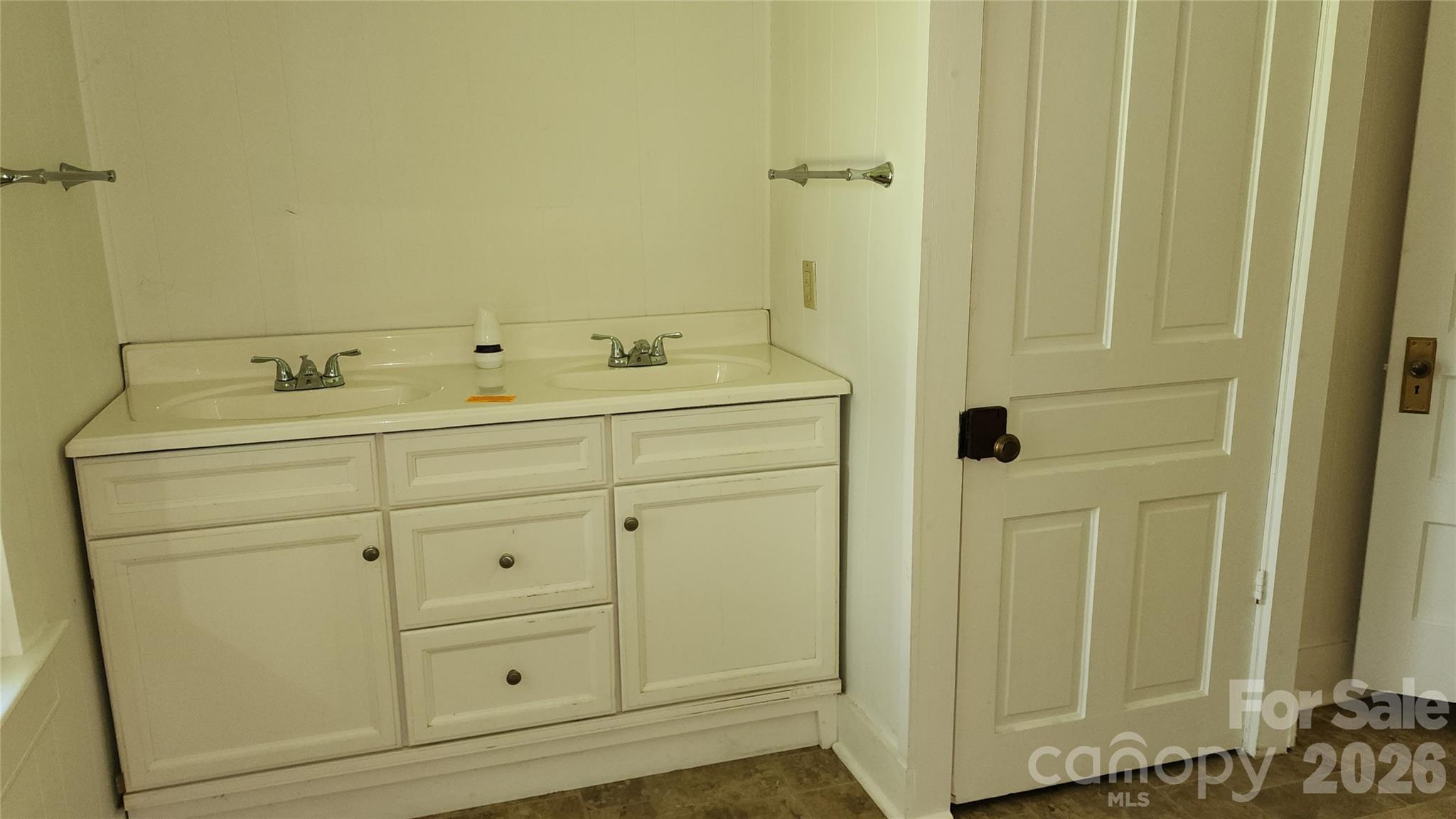 844 Connahetta Street Property Photo 18
