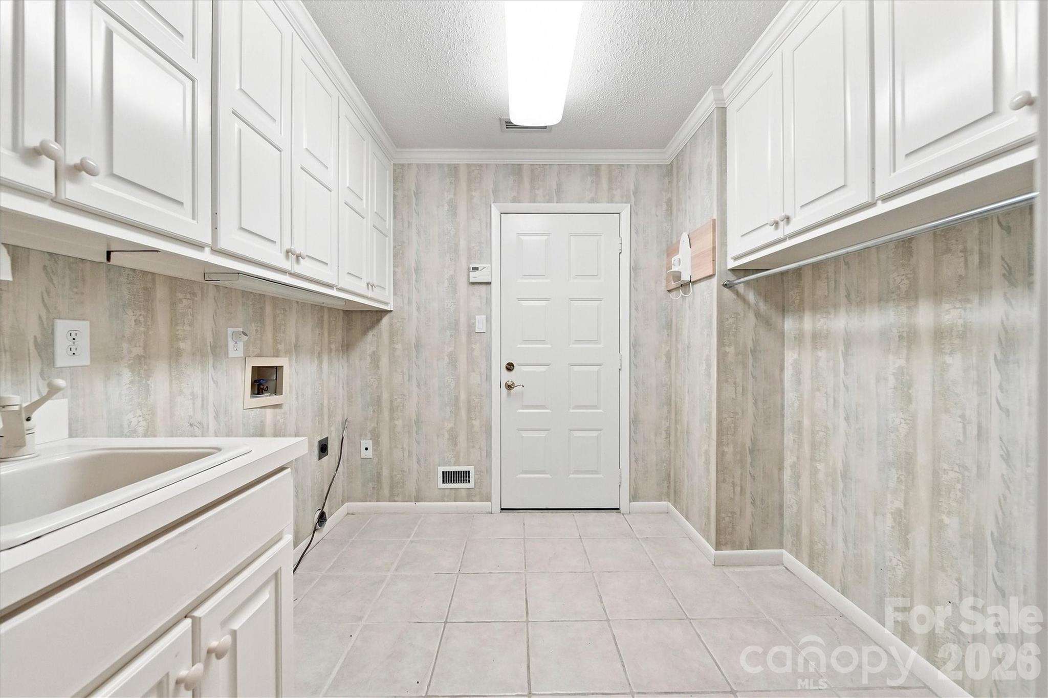 3823 Rock Bridge Drive Property Photo 32