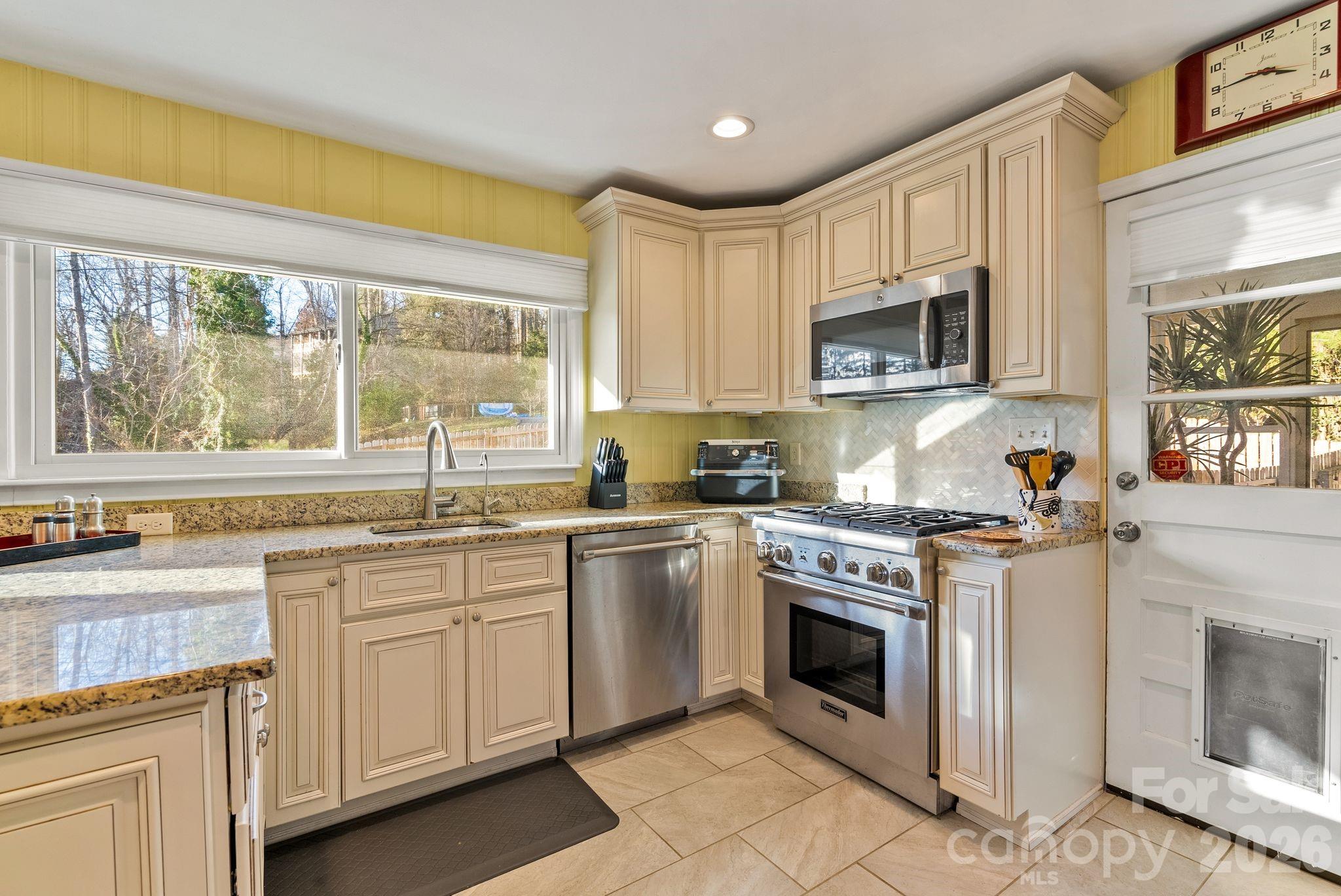 2 Bevlyn Drive Property Photo 12