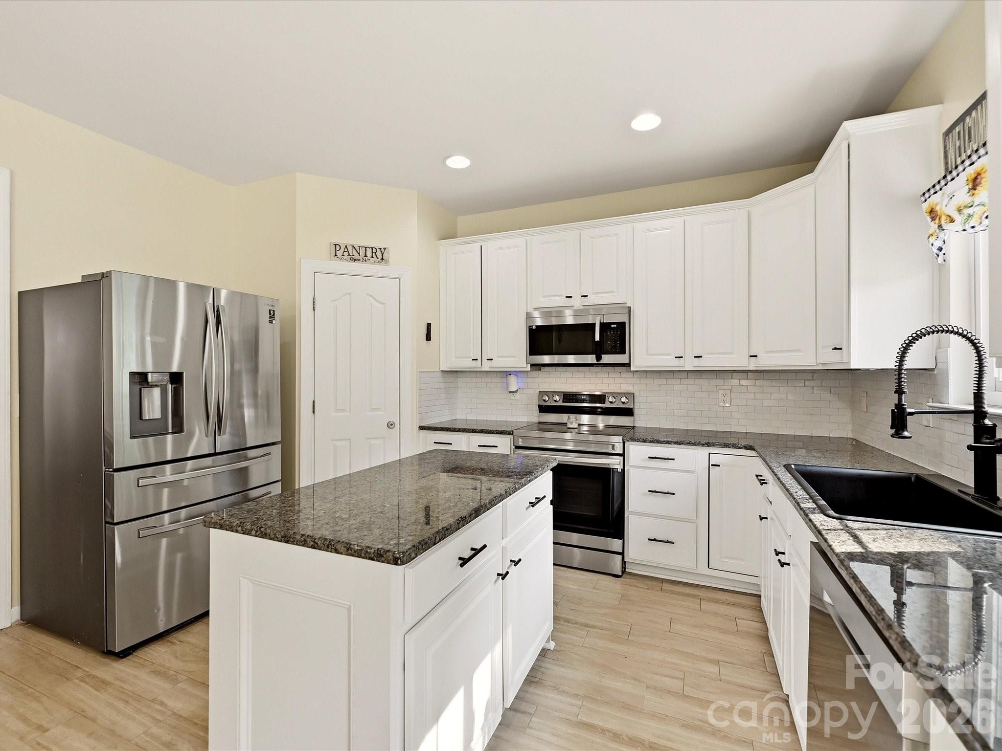 2400 Sierra Chase Drive Property Photo 10