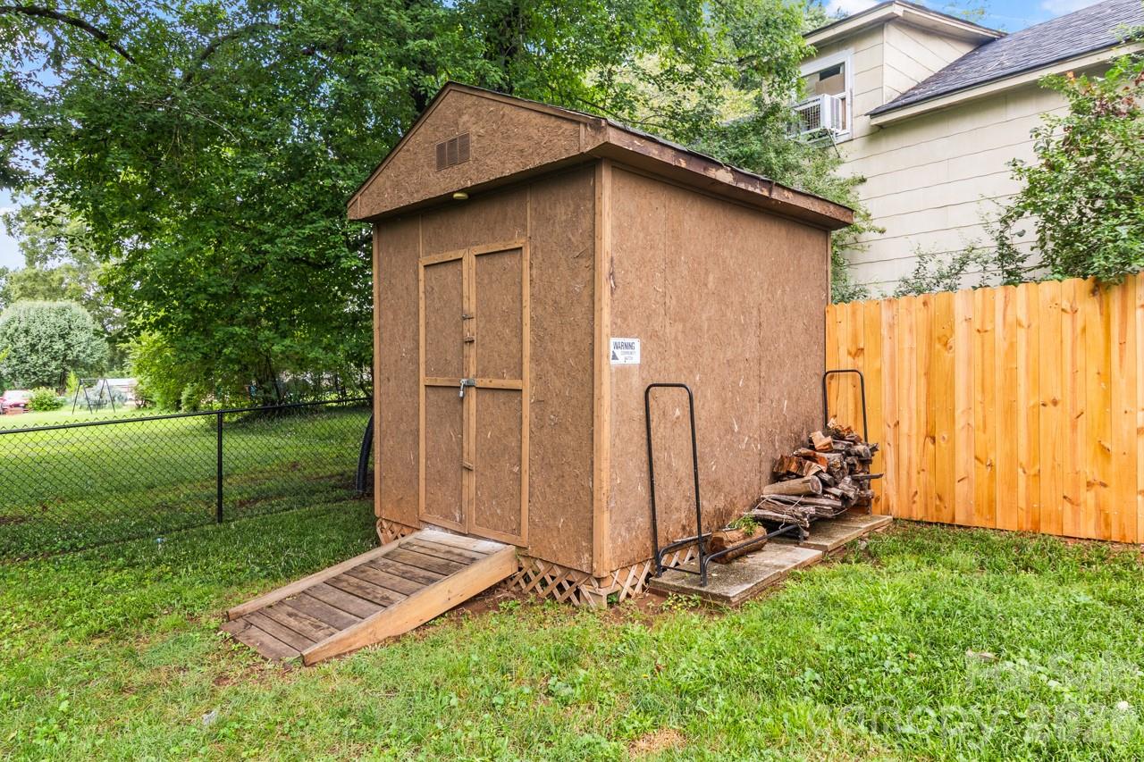 412 N 1st Avenue Property Photo 25