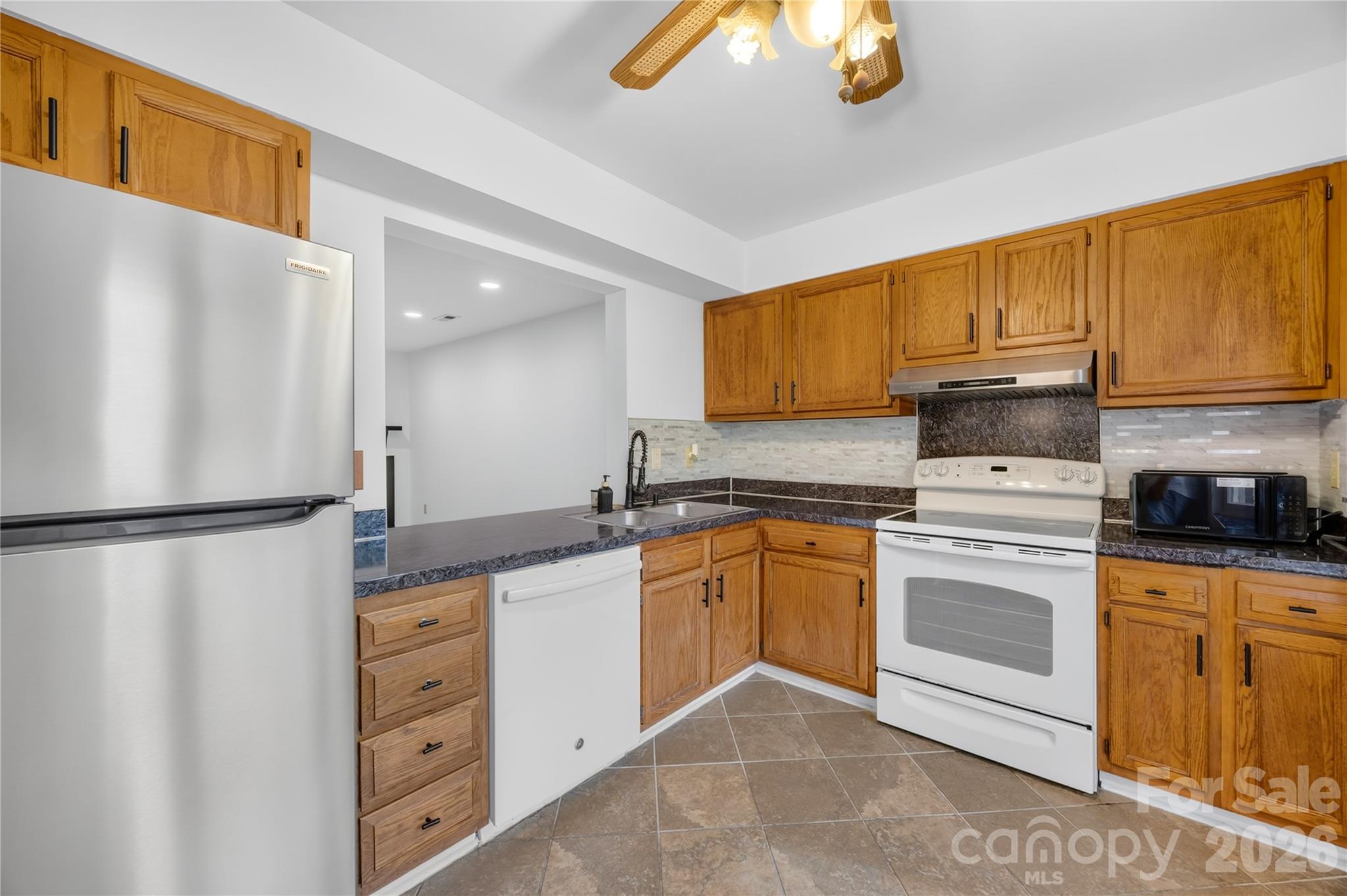 8426 Rust Wood Place Property Photo 7