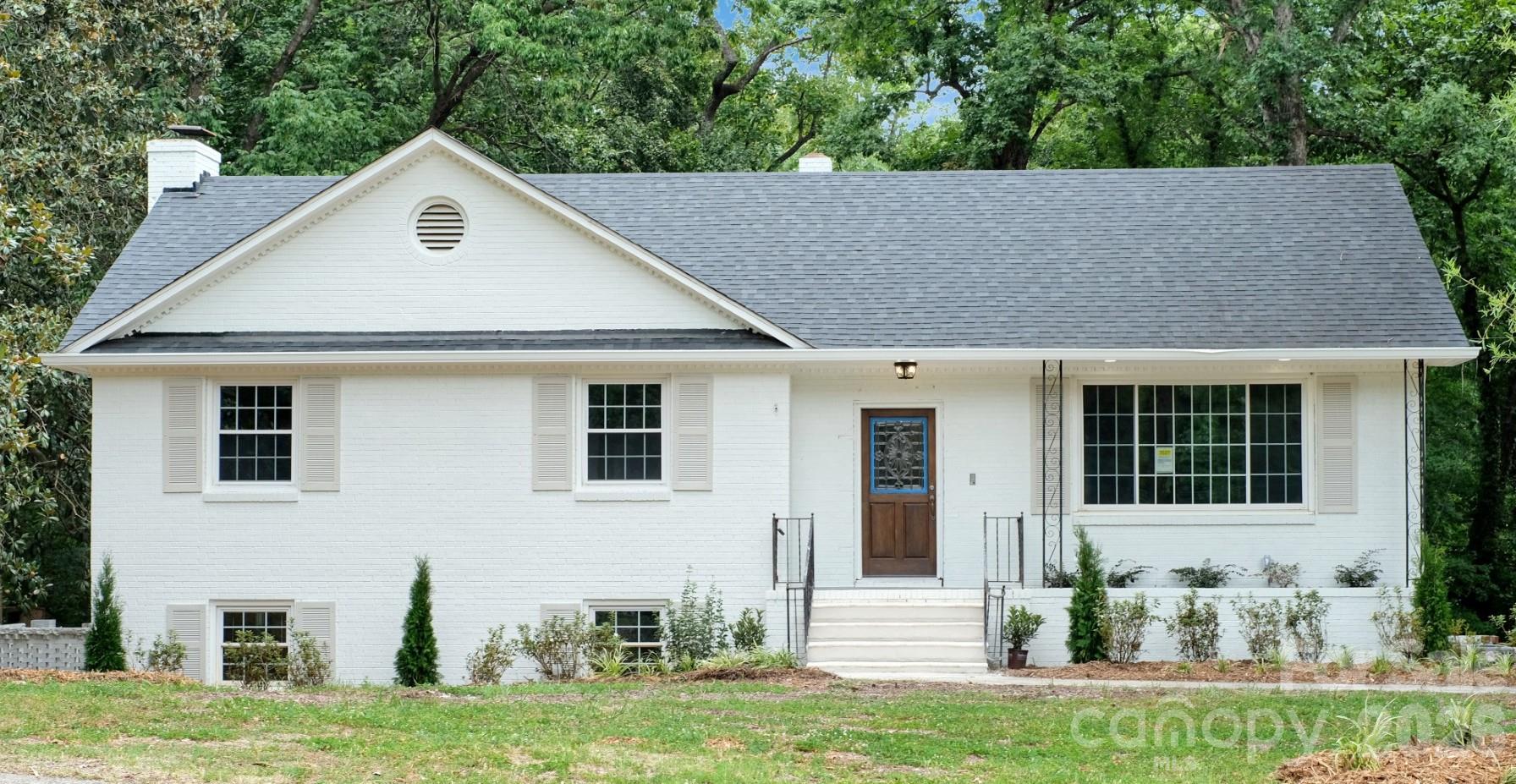7527 Gayle Avenue Property Photo 2