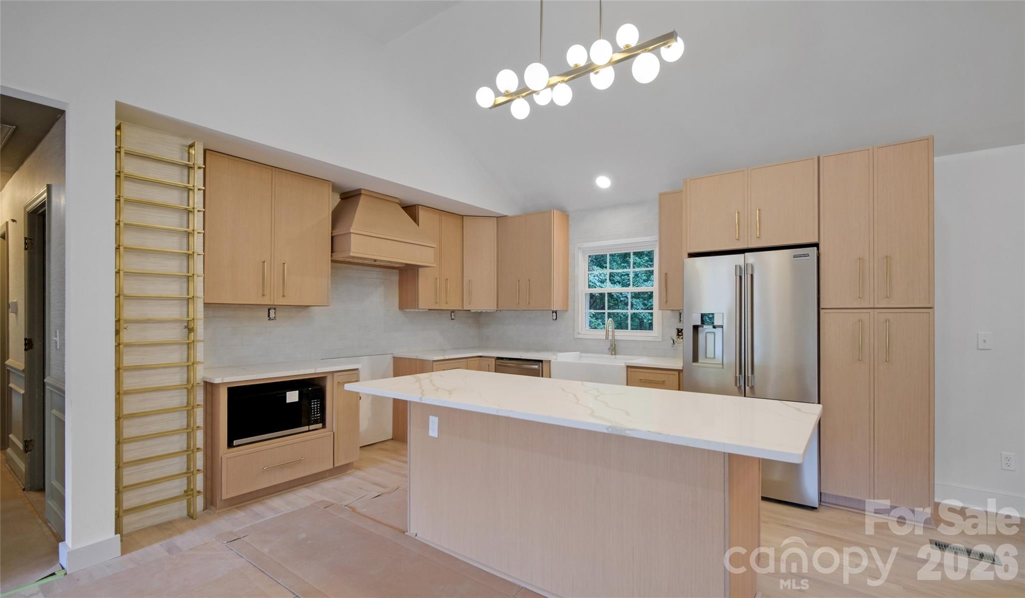 7527 Gayle Avenue Property Photo 3