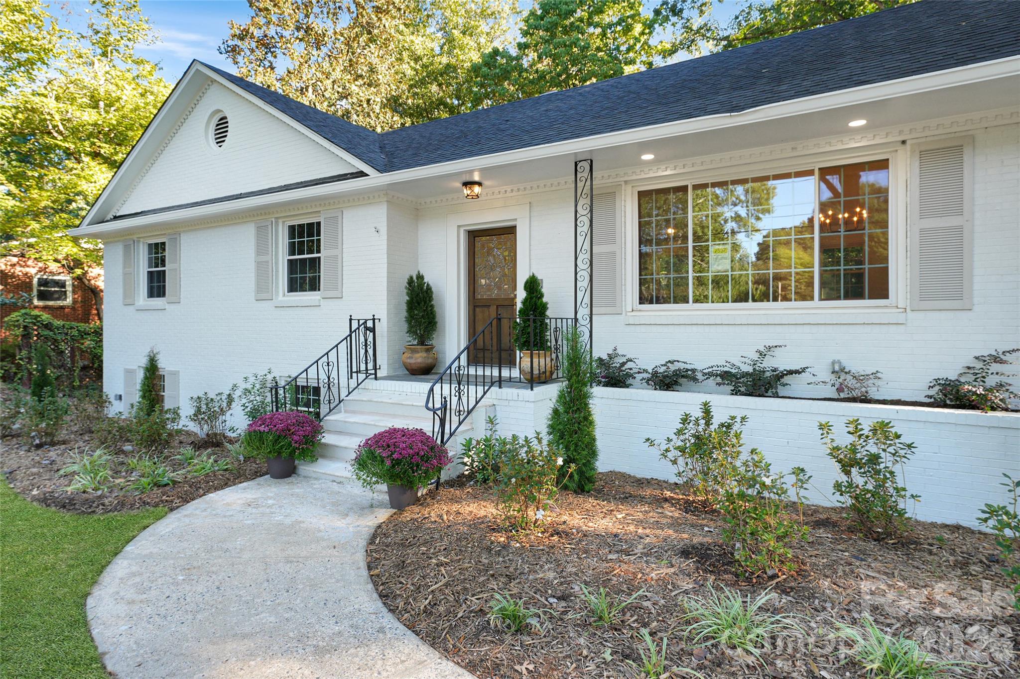 7527 Gayle Avenue Property Photo 4