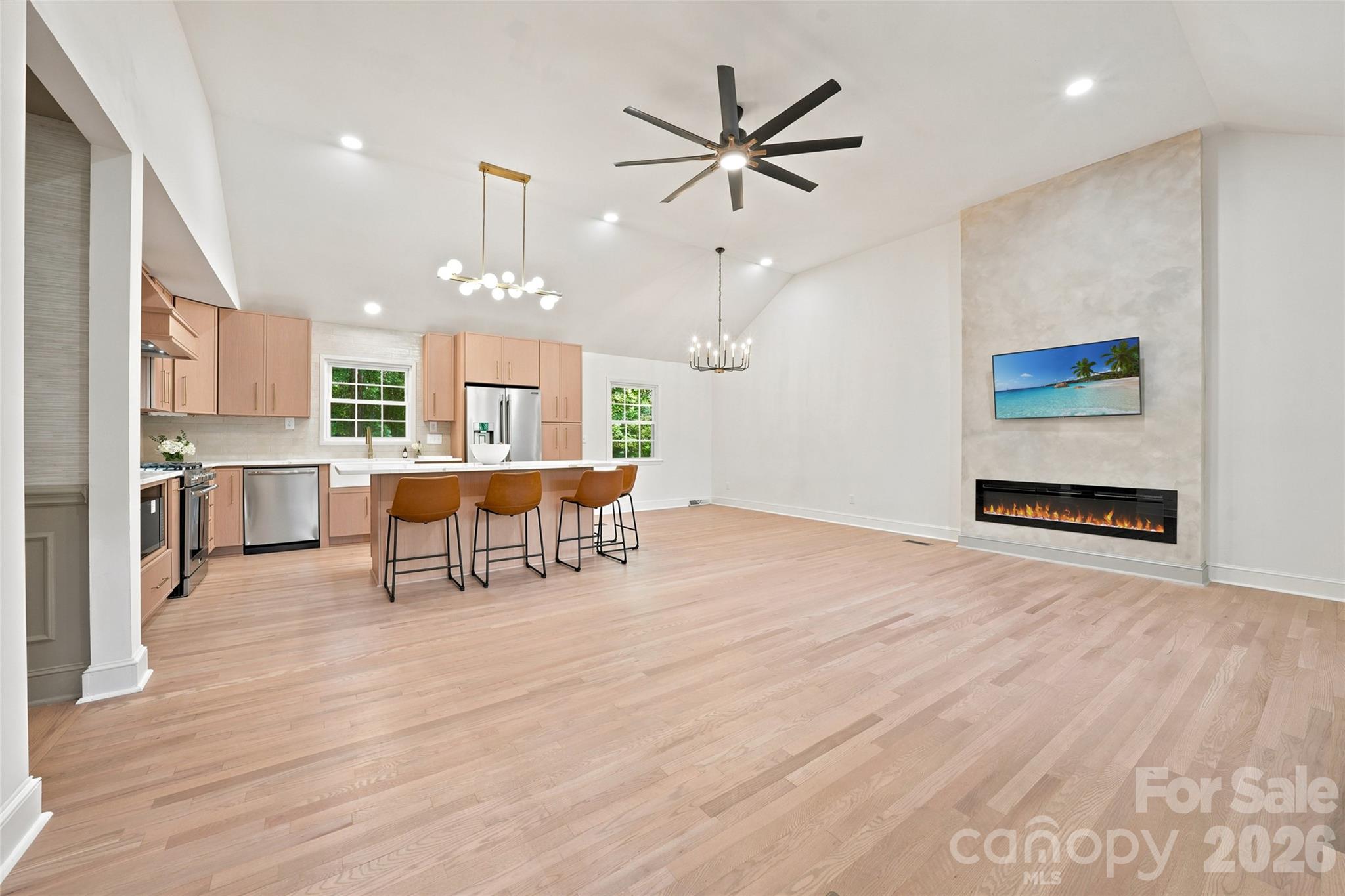 7527 Gayle Avenue Property Photo 6