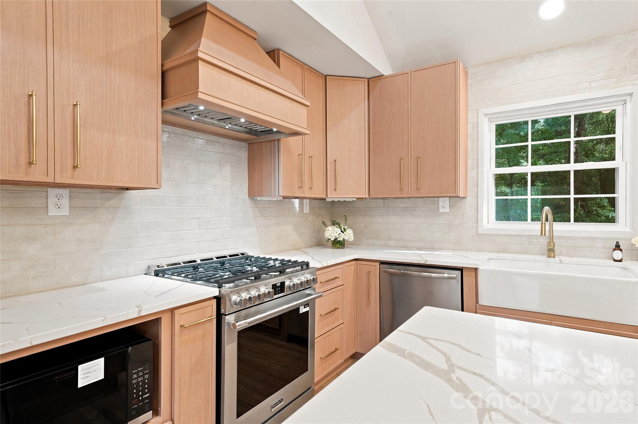 7527 Gayle Avenue Property Photo 13