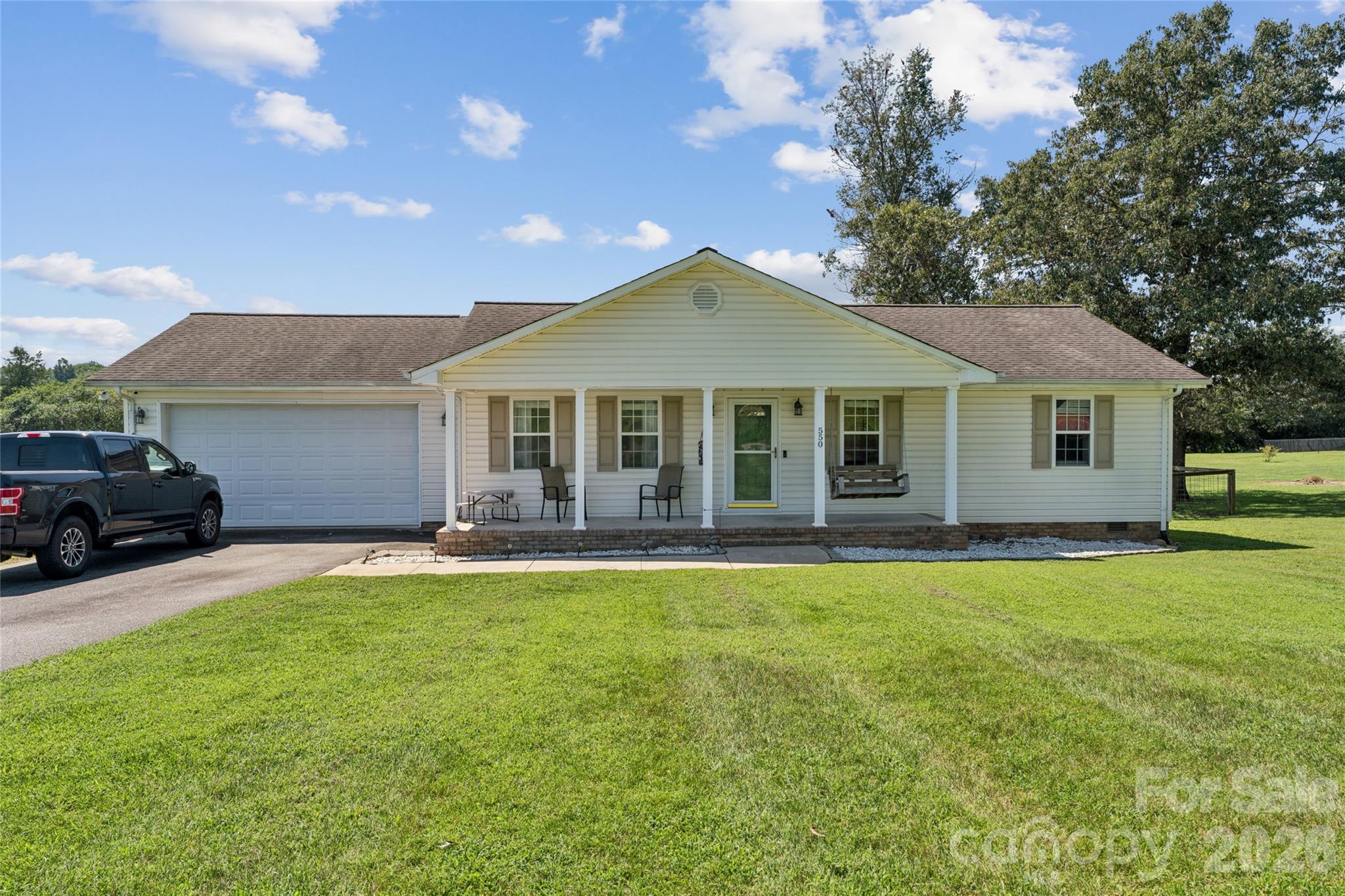 550 Stable Brook Lane Property Photo 2