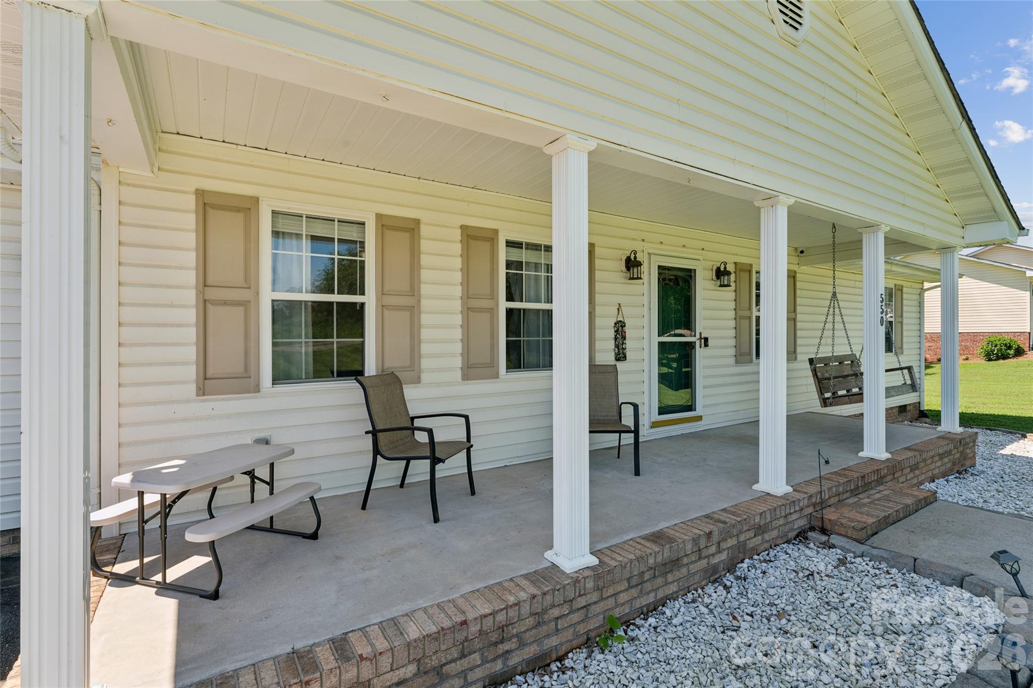 550 Stable Brook Lane Property Photo 4