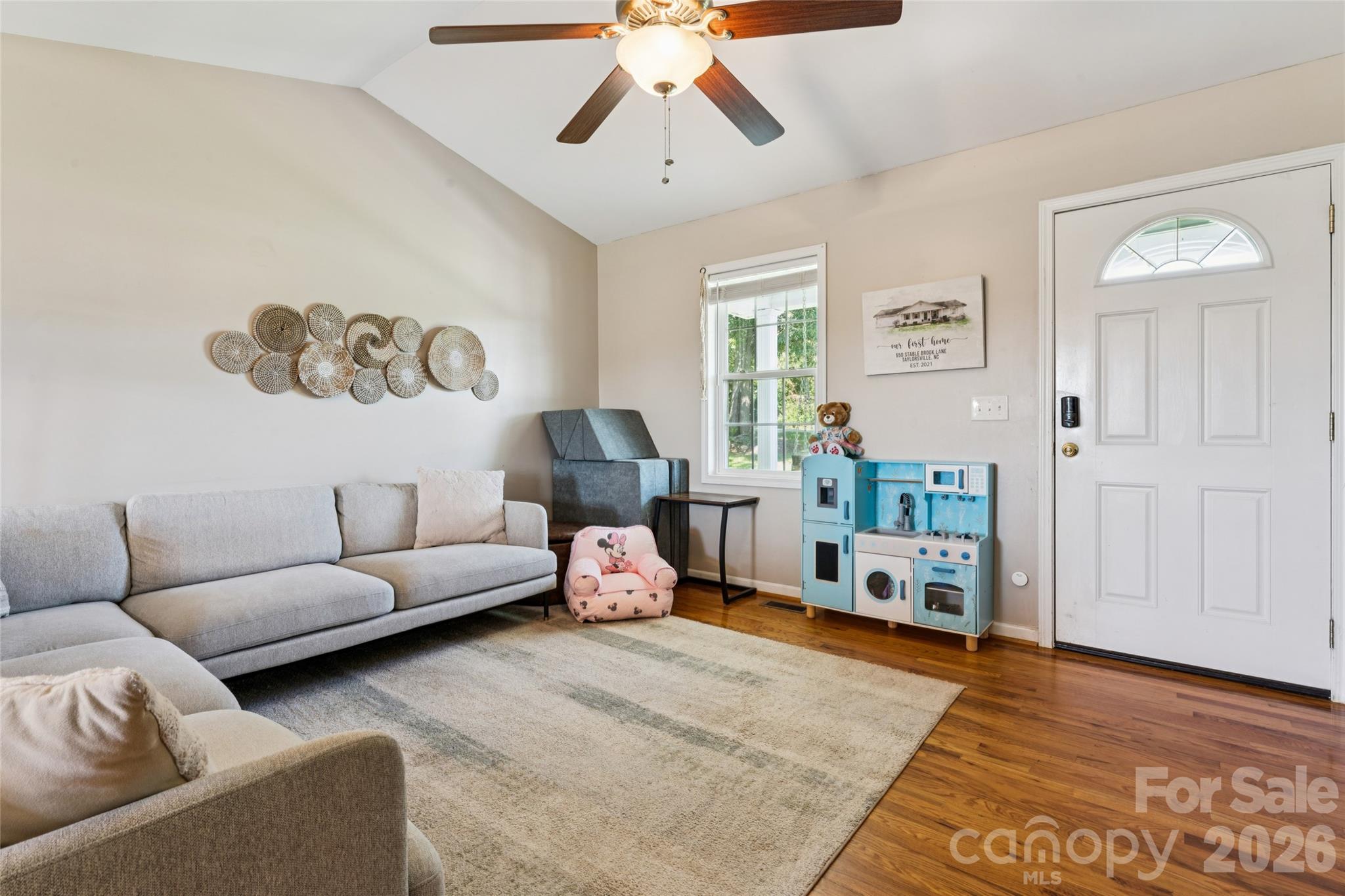 550 Stable Brook Lane Property Photo 7