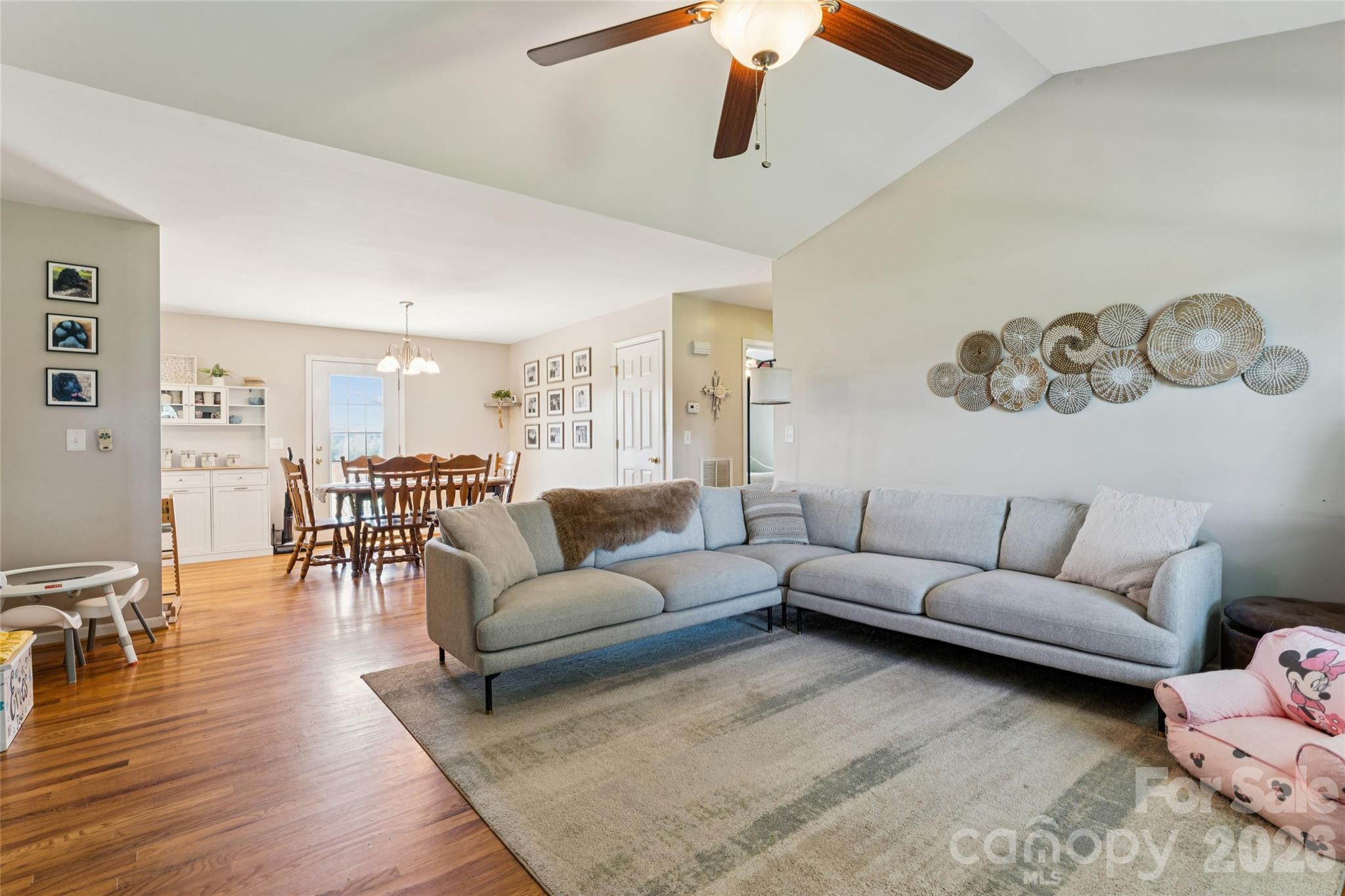 550 Stable Brook Lane Property Photo 8