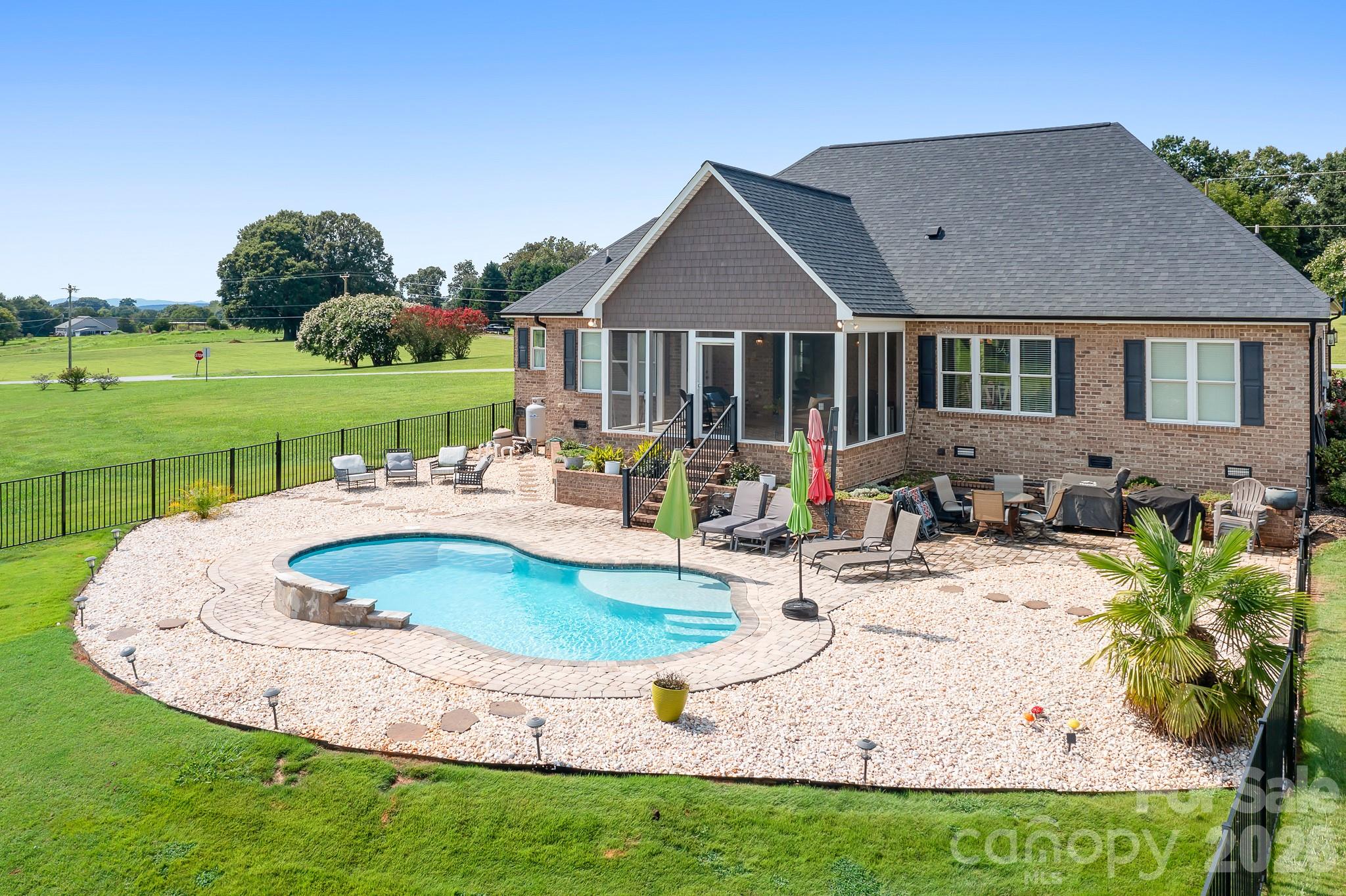 2261 Eva Court Property Photo 1