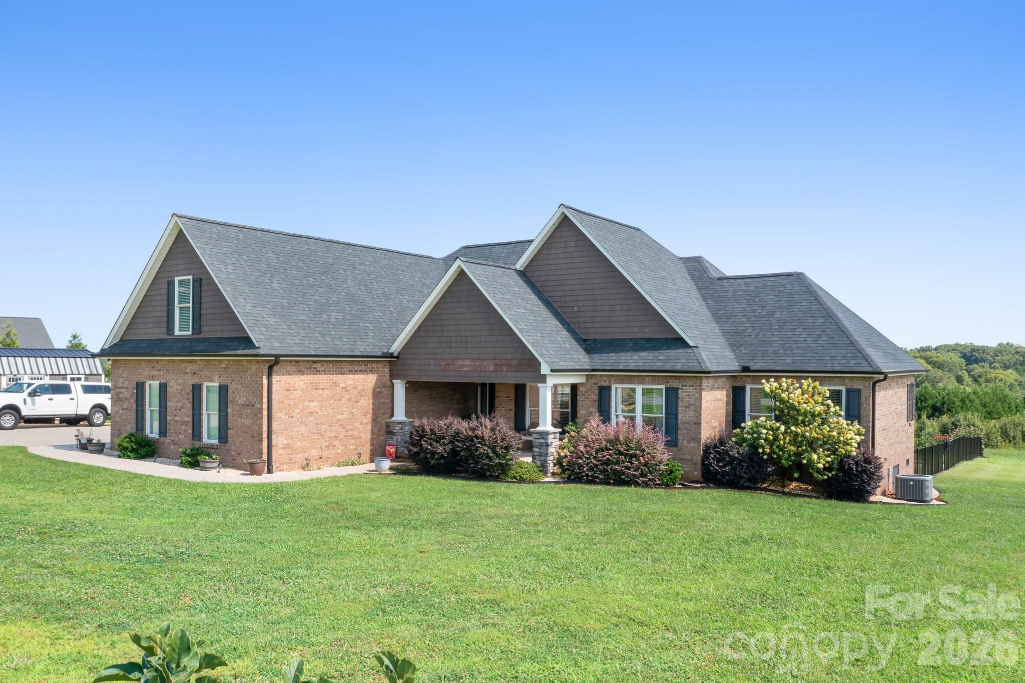 2261 Eva Court Property Photo 2