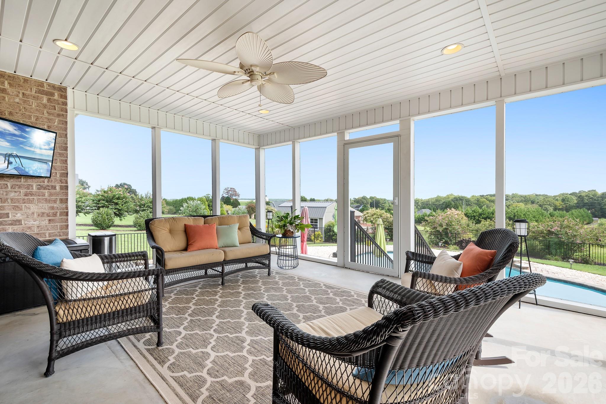 2261 Eva Court Property Photo 3