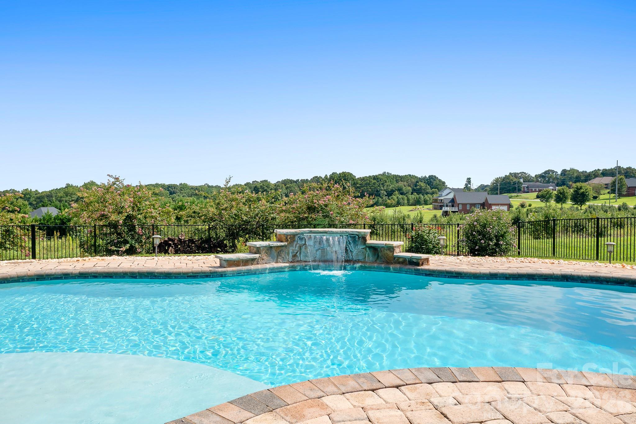 2261 Eva Court Property Photo 4