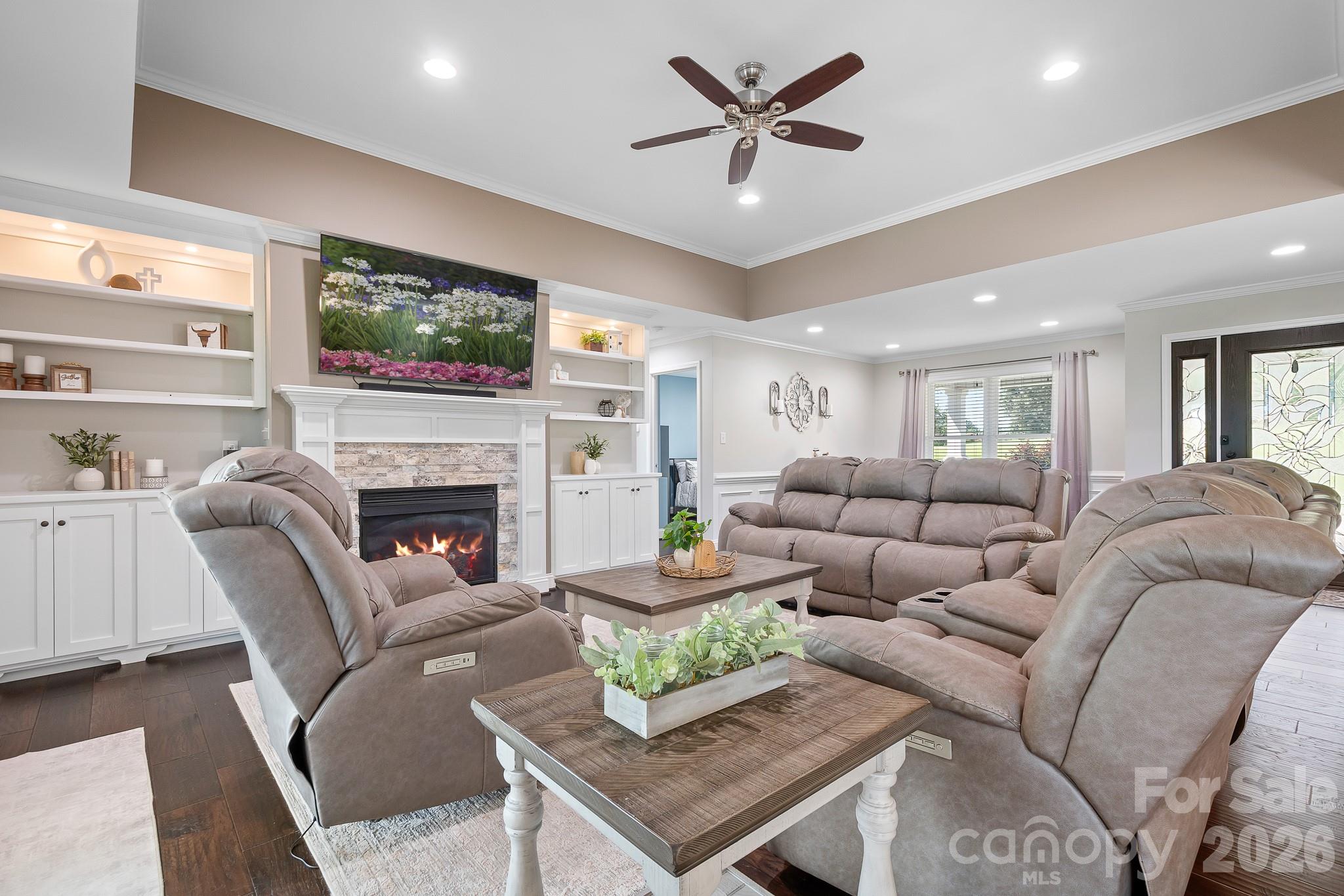 2261 Eva Court Property Photo 7