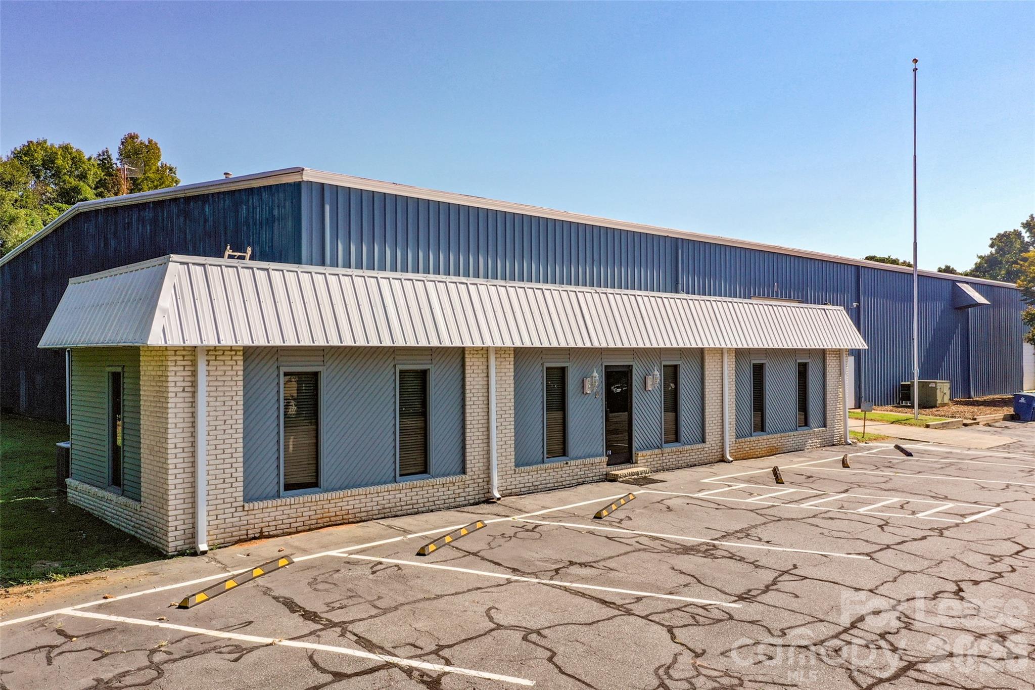 144 Industrial Drive 1 Property Photo 4
