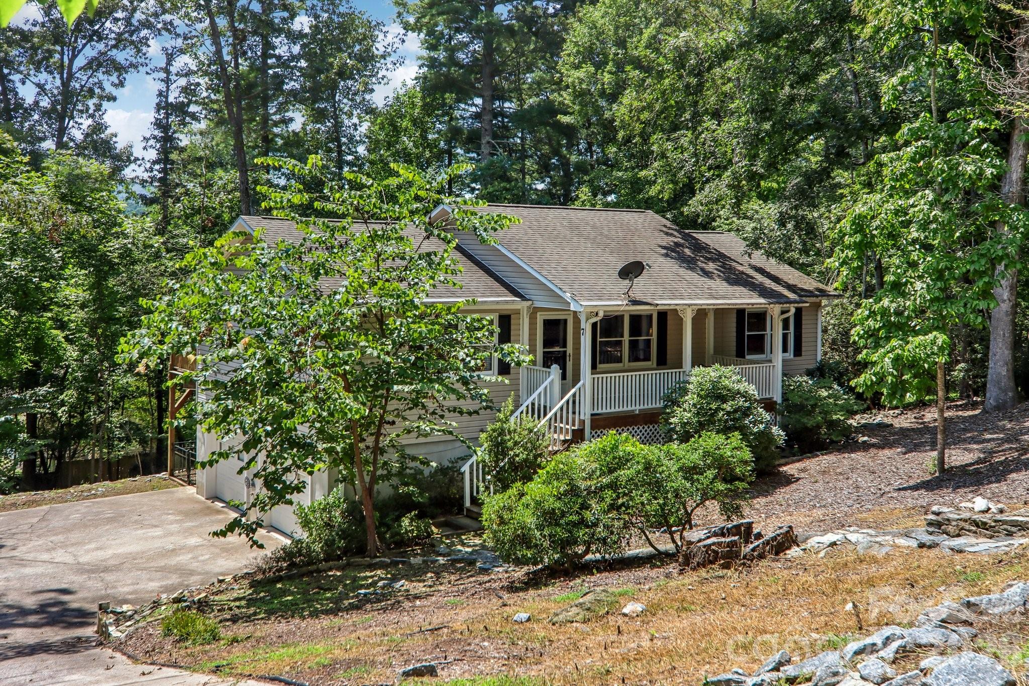 7 Maple Leaf Drive Property Photo 1