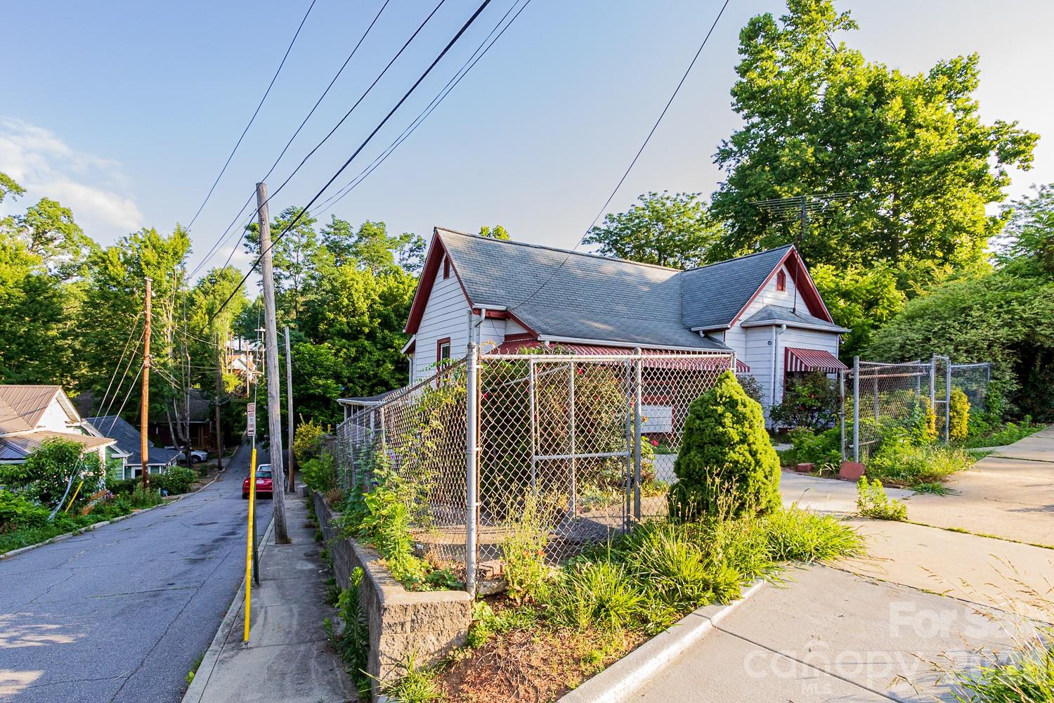 91 Clingman Avenue Property Photo 3