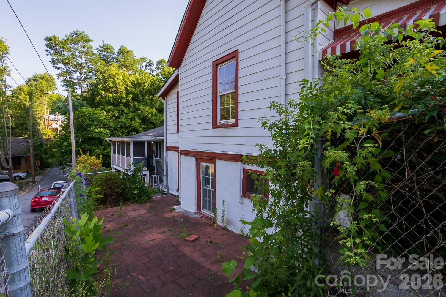 91 Clingman Avenue Property Photo 7