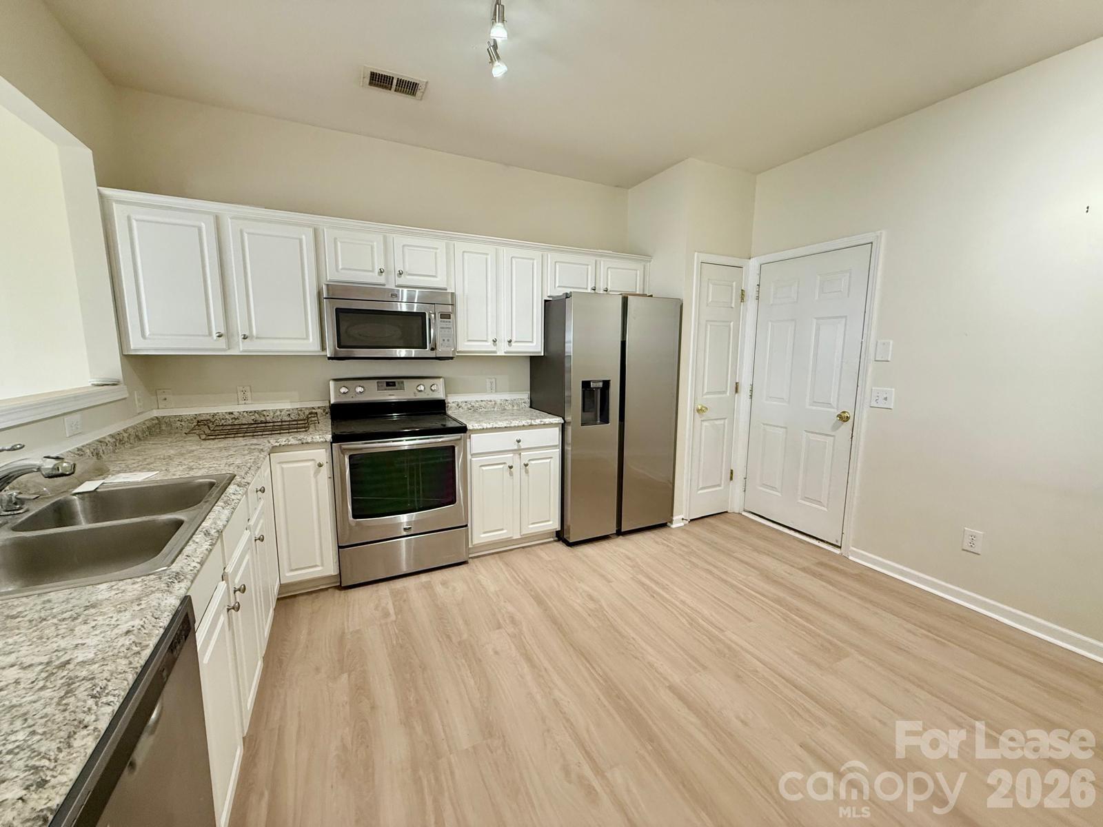 10212 Garmoyle Street Property Photo 3