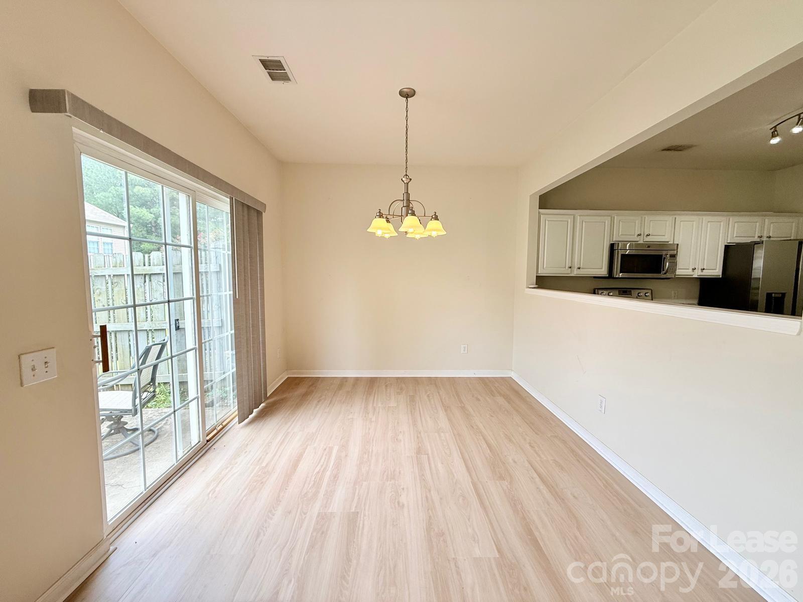 10212 Garmoyle Street Property Photo 6