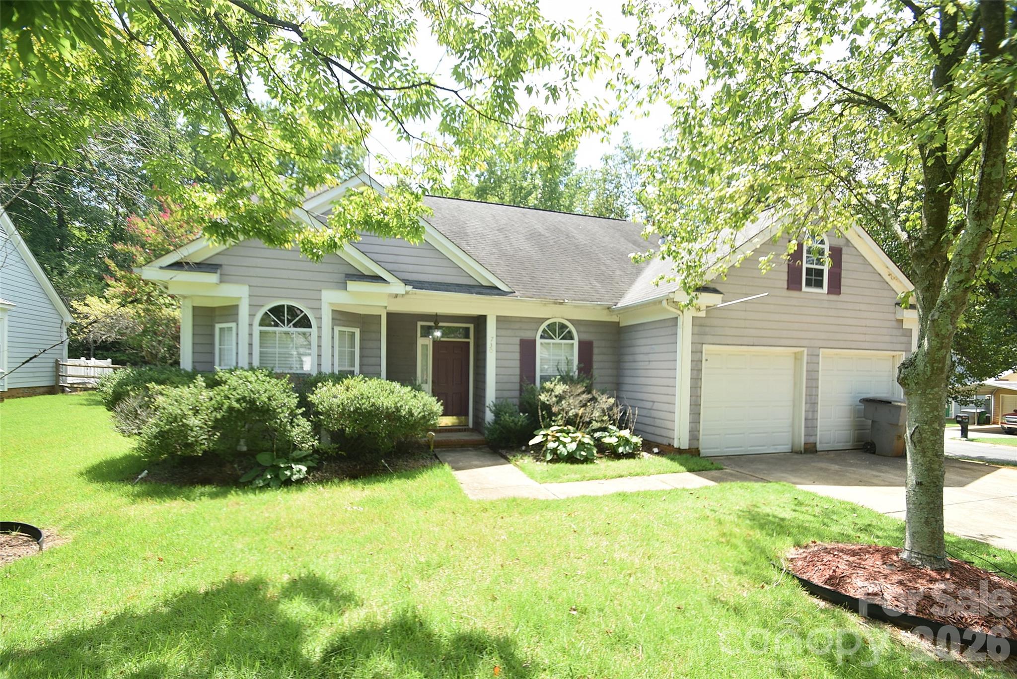 730 Oakbluff Circle Property Photo 1