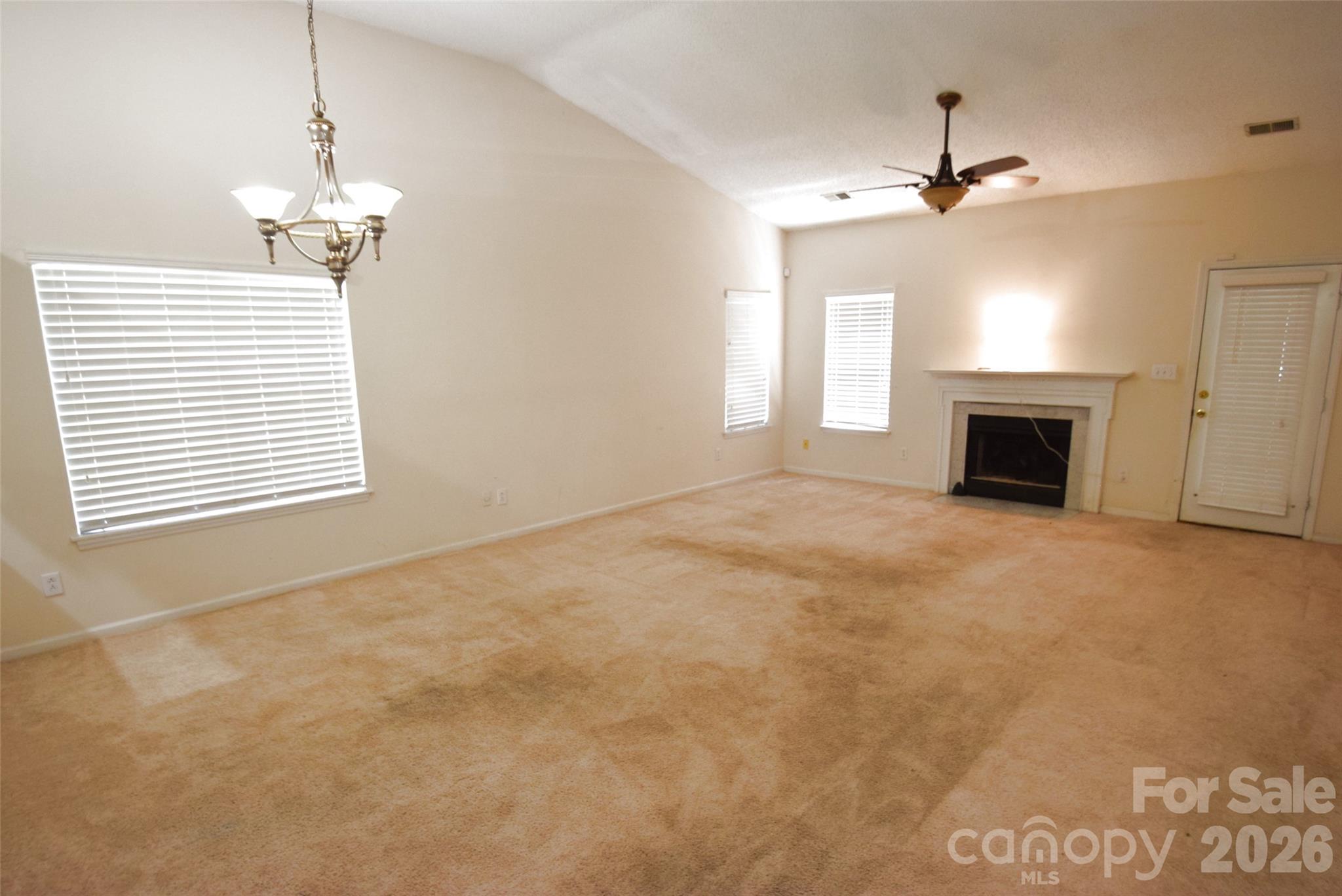 730 Oakbluff Circle Property Photo 3