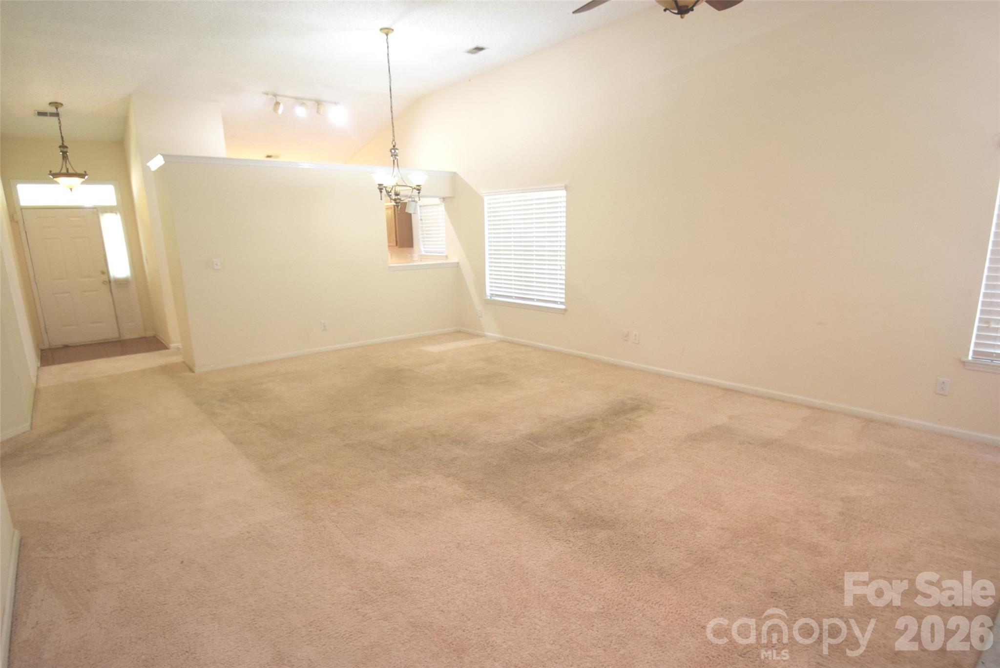 730 Oakbluff Circle Property Photo 4
