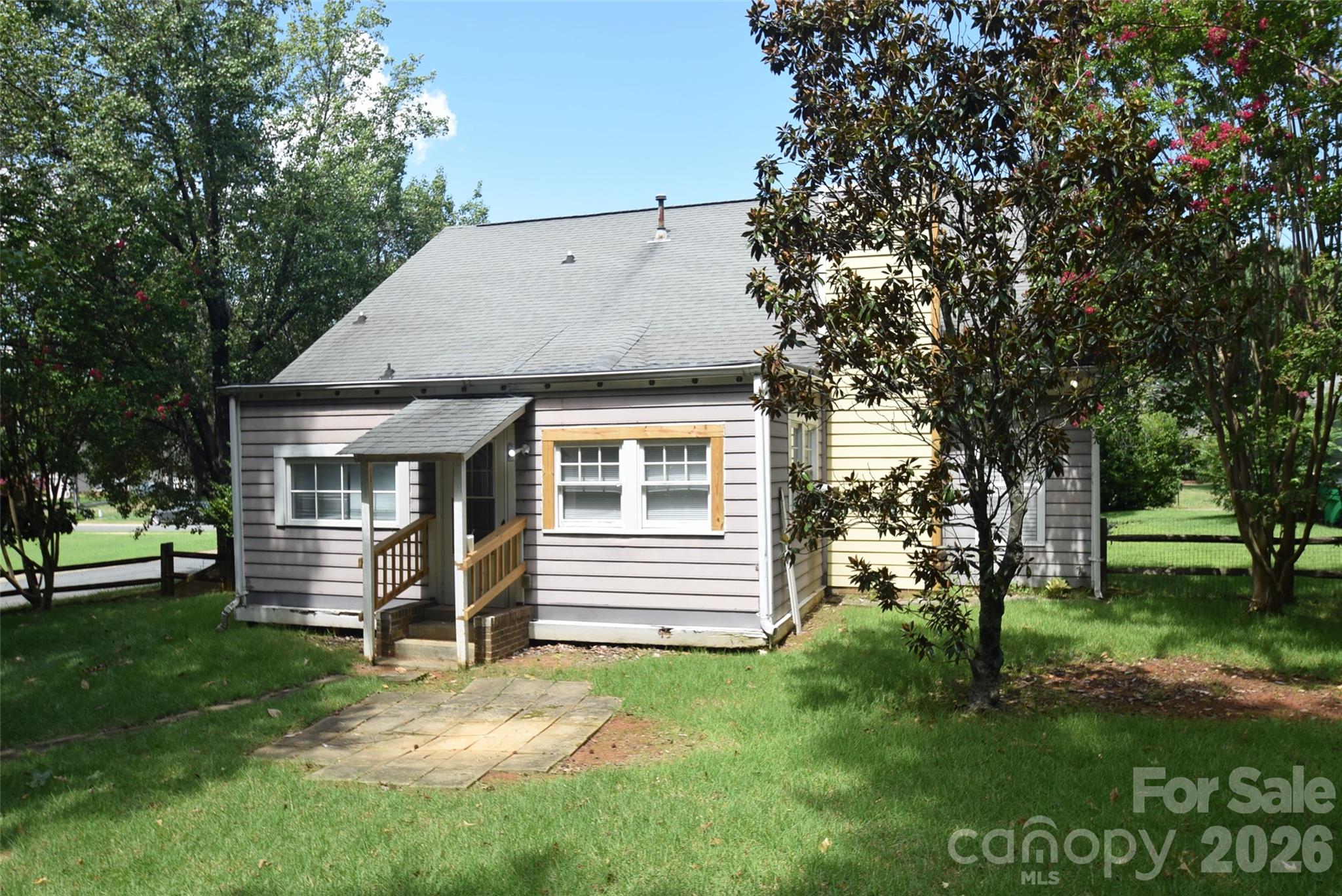 730 Oakbluff Circle Property Photo 7