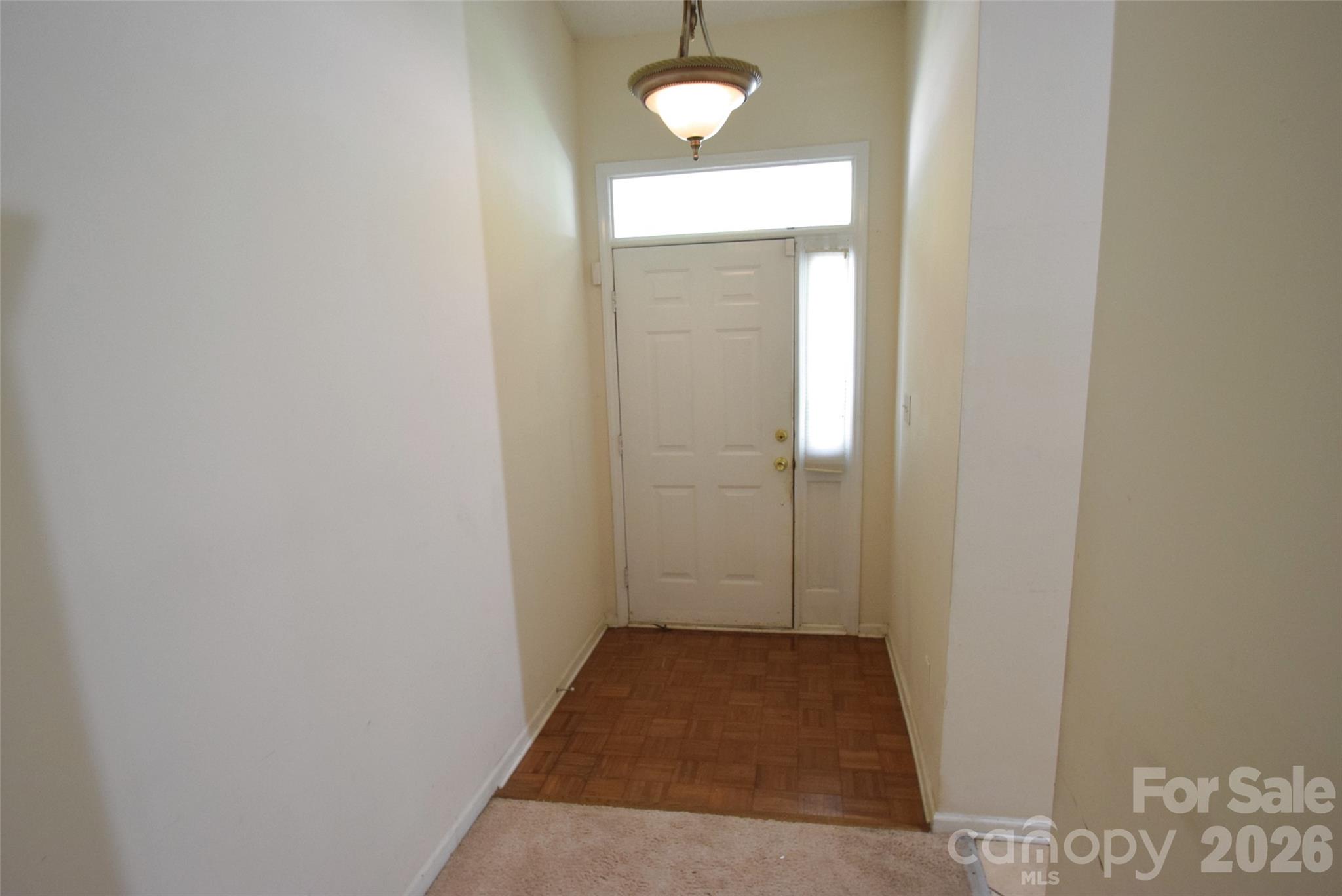 730 Oakbluff Circle Property Photo 8